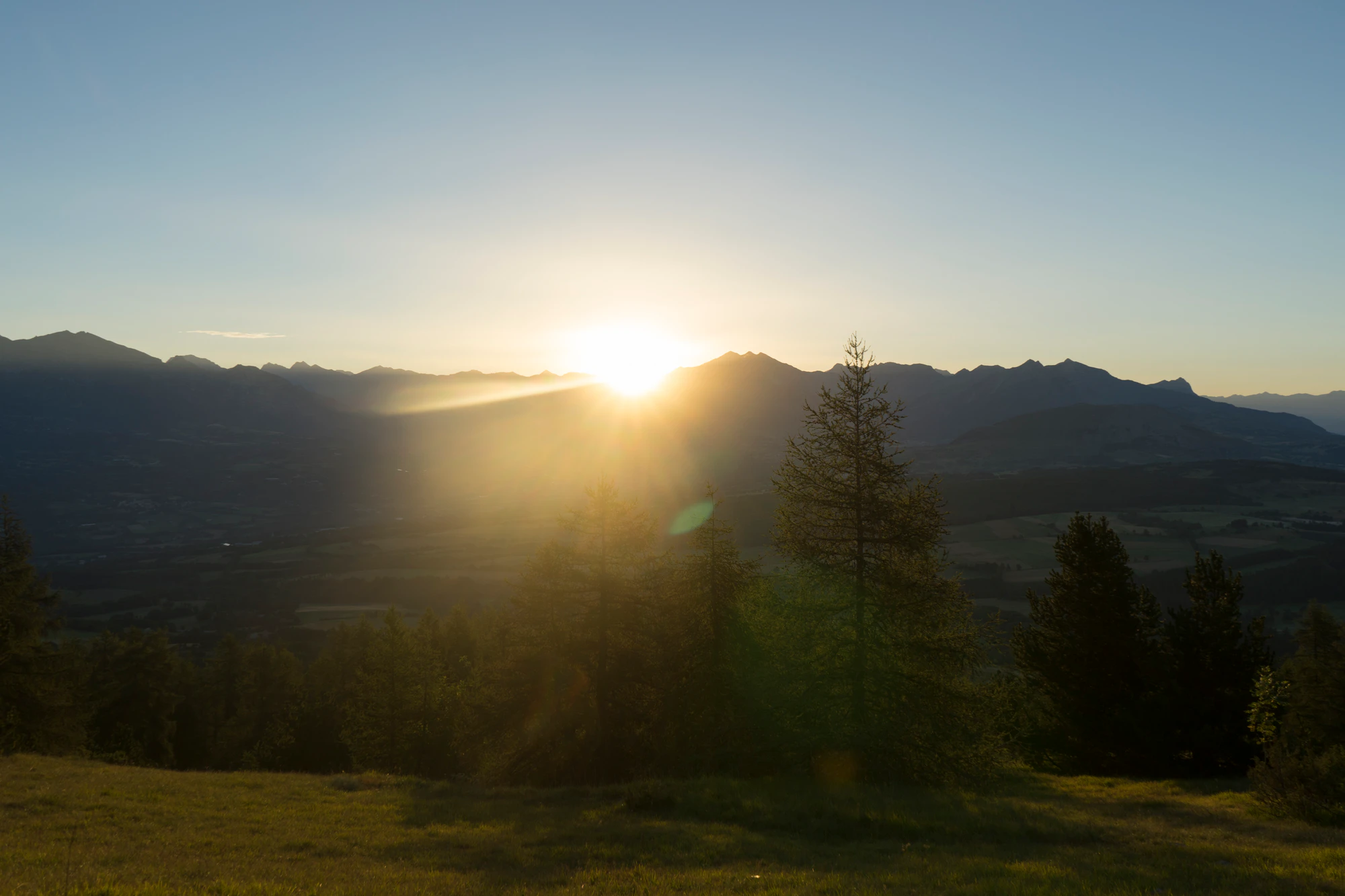 hazy mountains in the morning 039 — Descargar