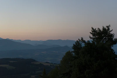 hazy mountains in the morning 044 — Descargar