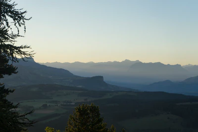 hazy mountains in the morning 045 — Descargar