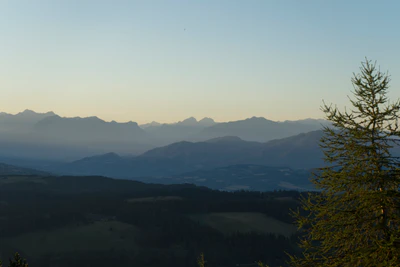 hazy mountains in the morning 046 — Descargar