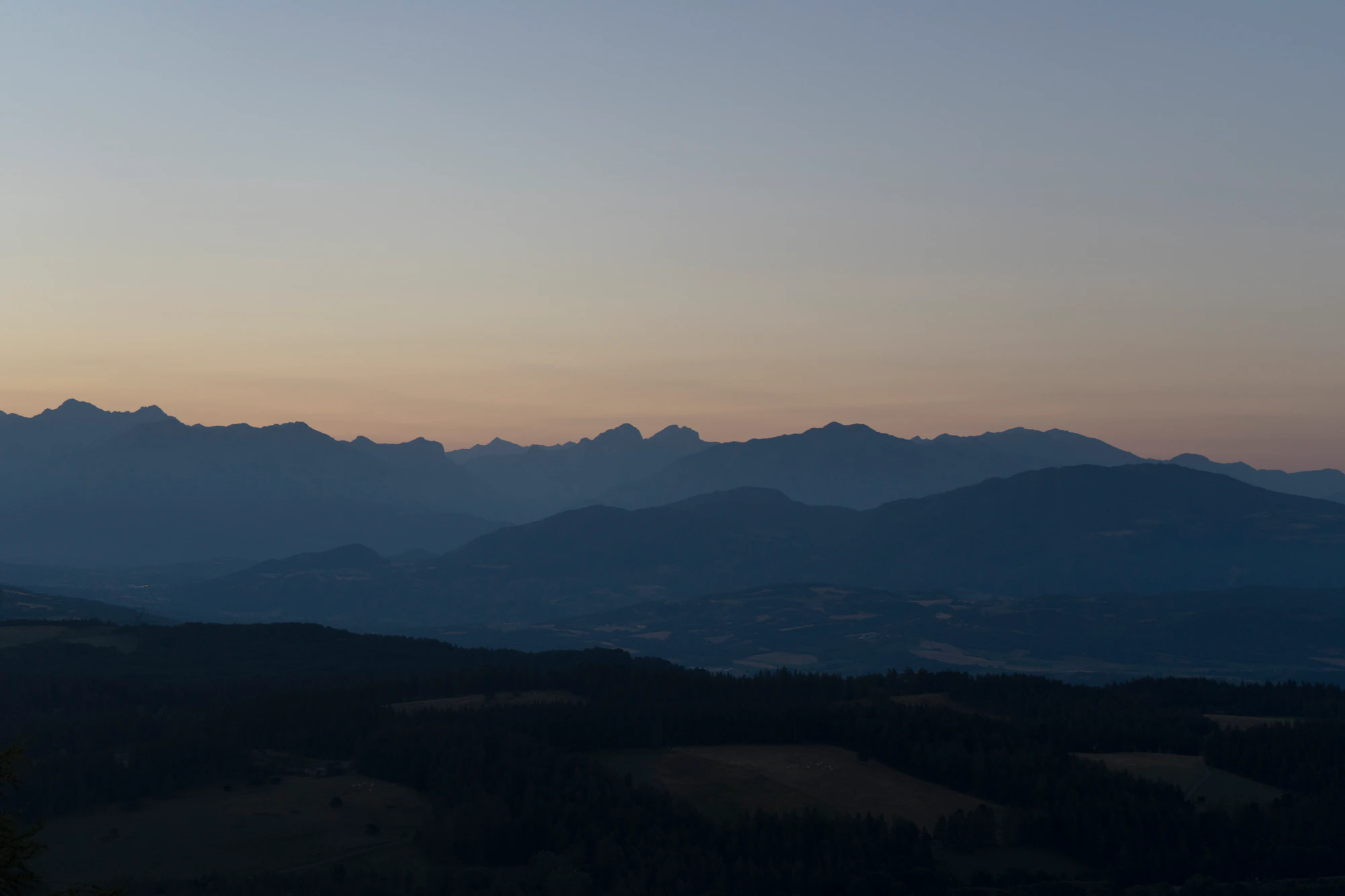 hazy mountains in the morning 055 — Скачать