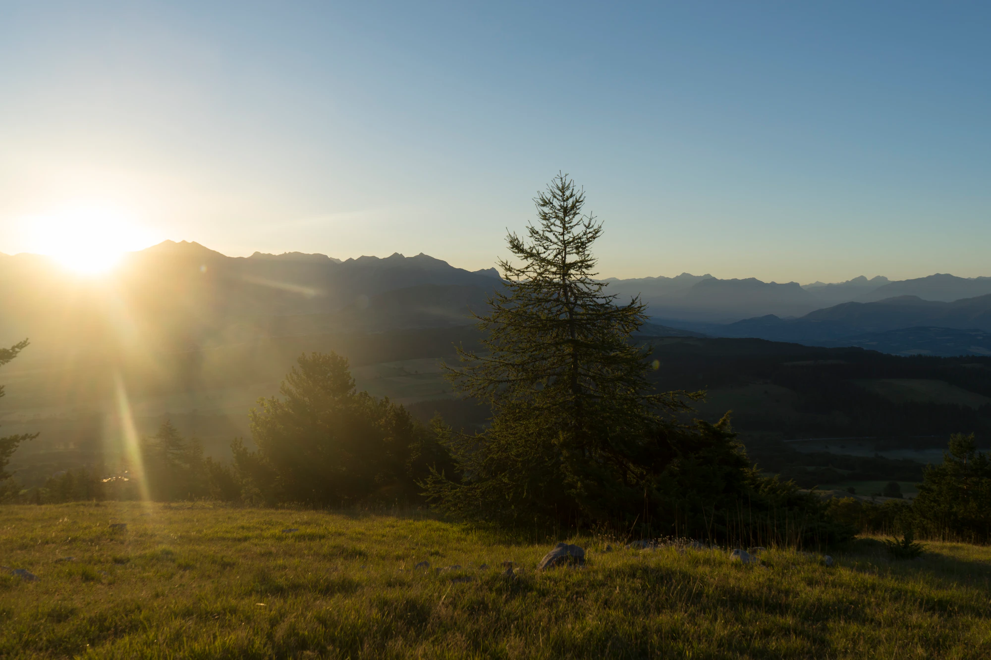 hazy mountains in the morning 056 — Скачать