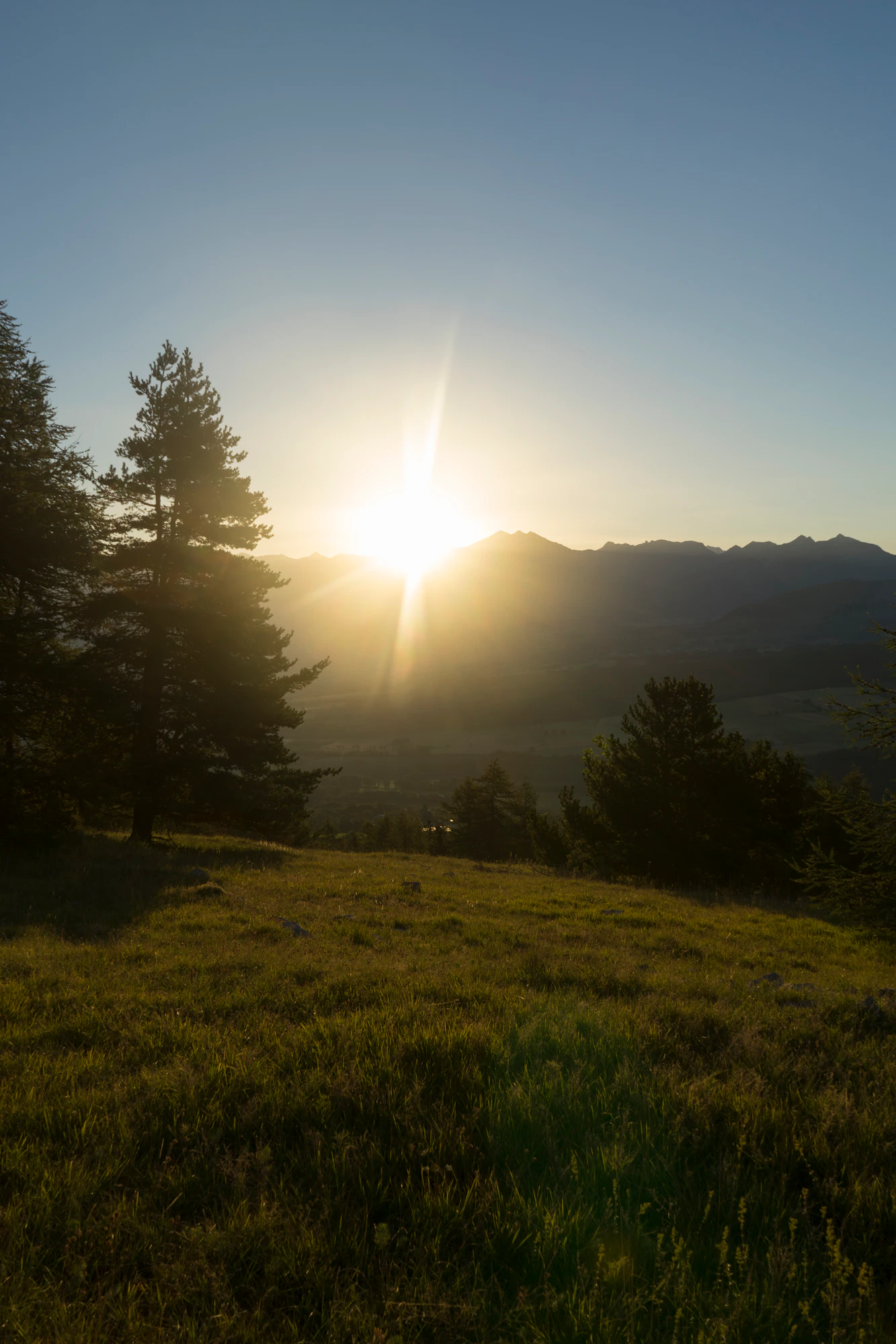hazy mountains in the morning 058 — Скачать