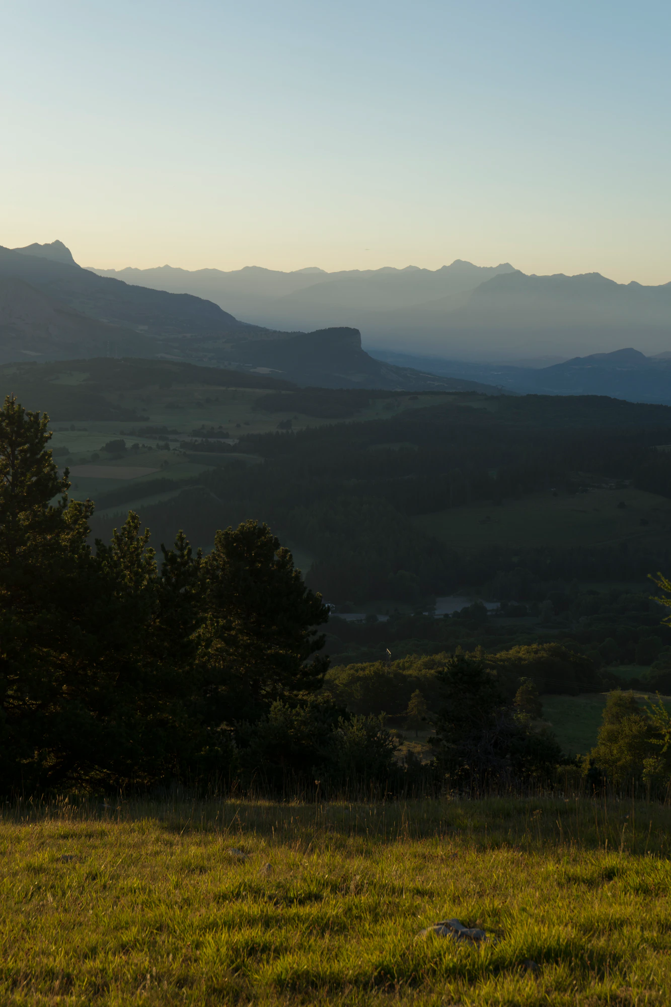 hazy mountains in the morning 073 — Скачать