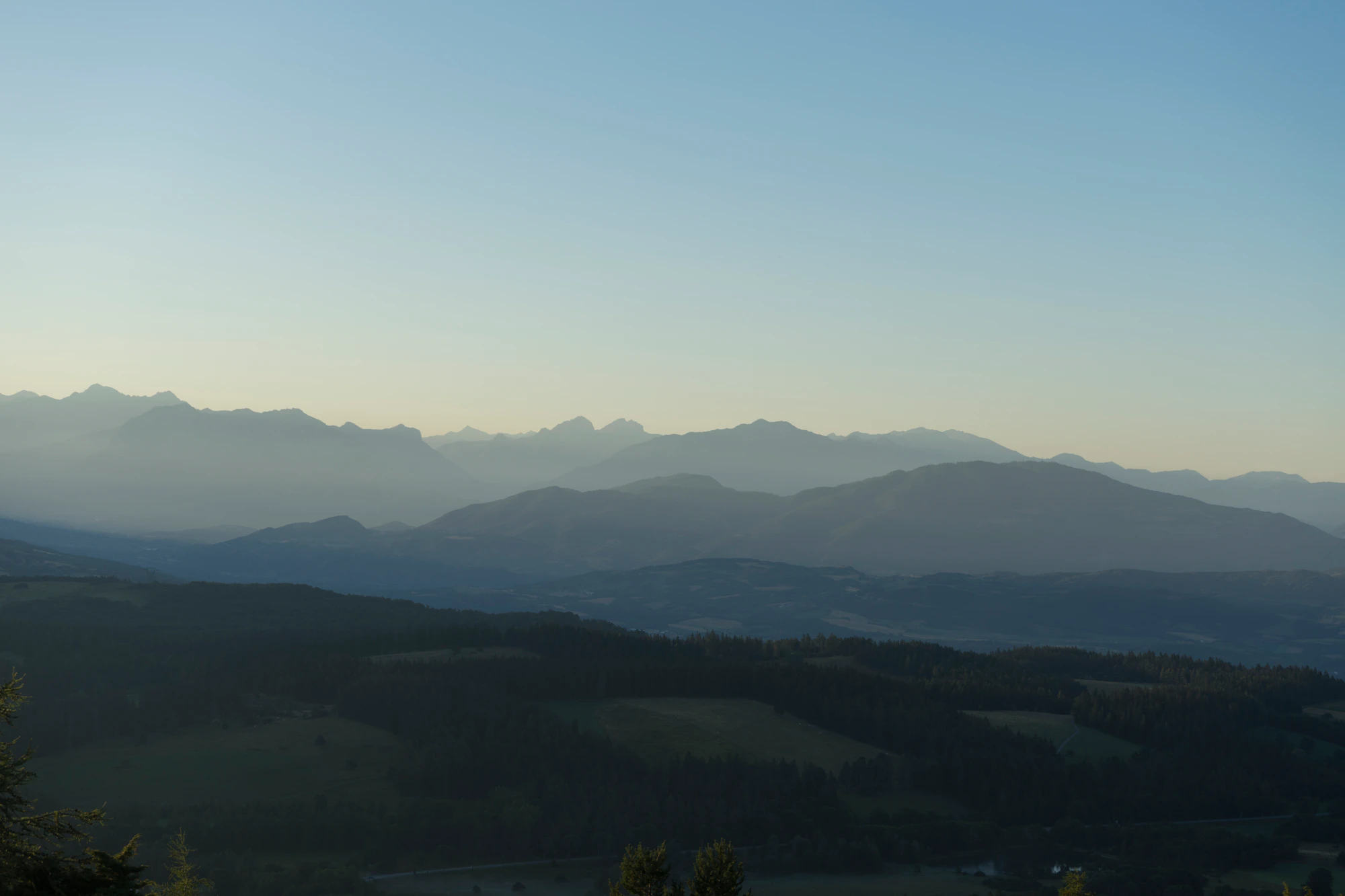 hazy mountains in the morning 076 — Download