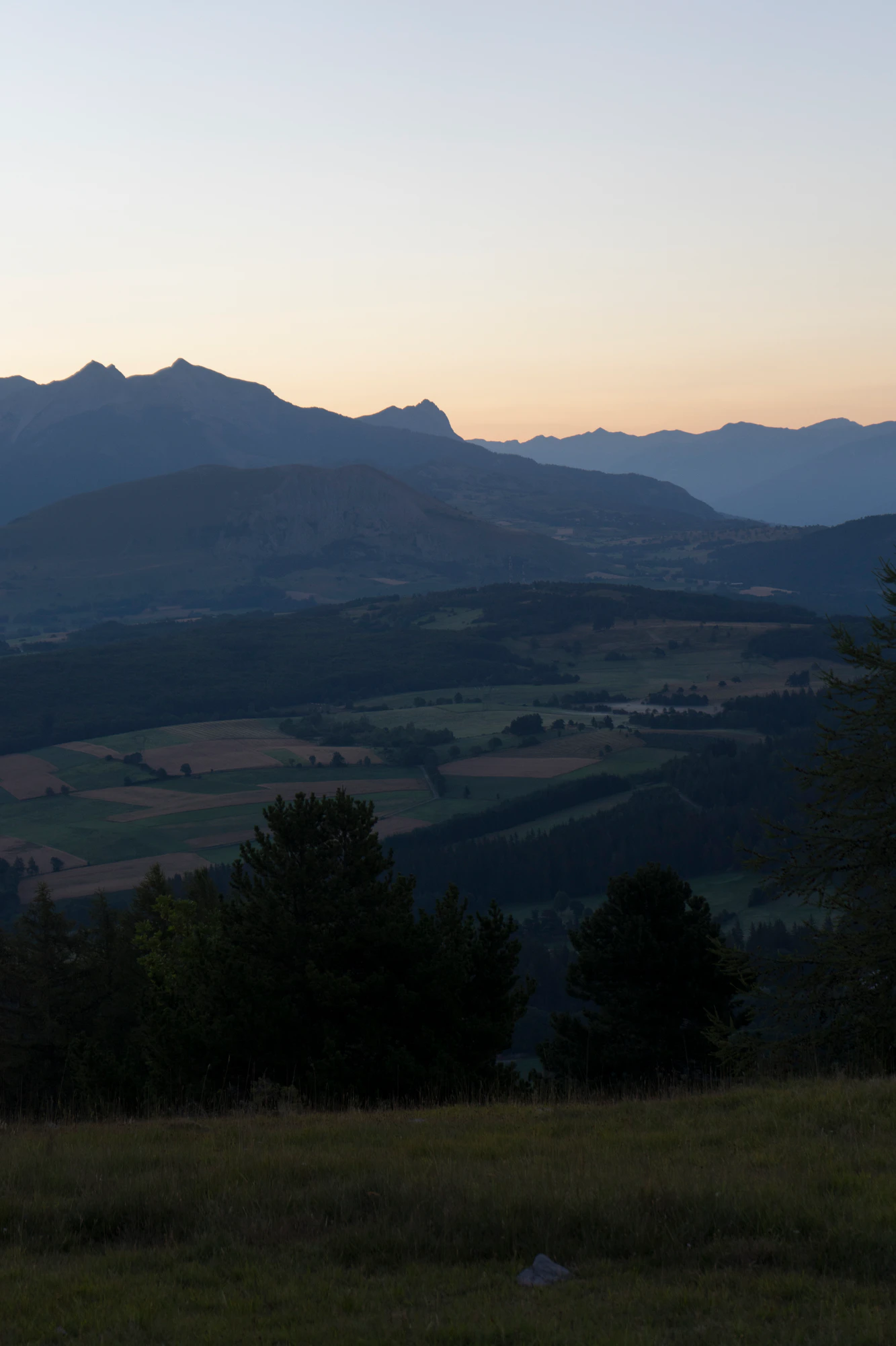 hazy mountains in the morning 077 — Скачать