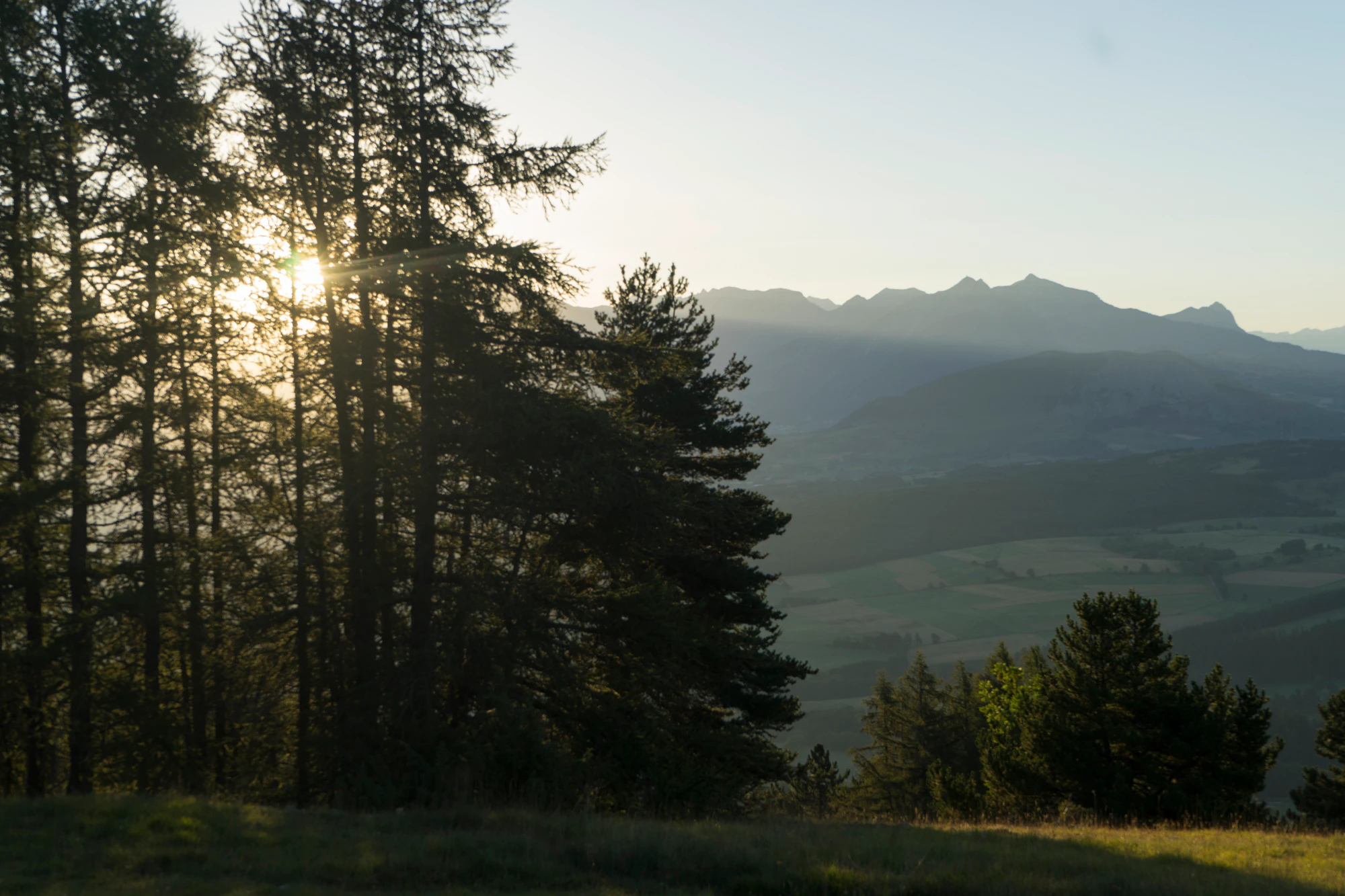 hazy mountains in the morning 078 — Descargar
