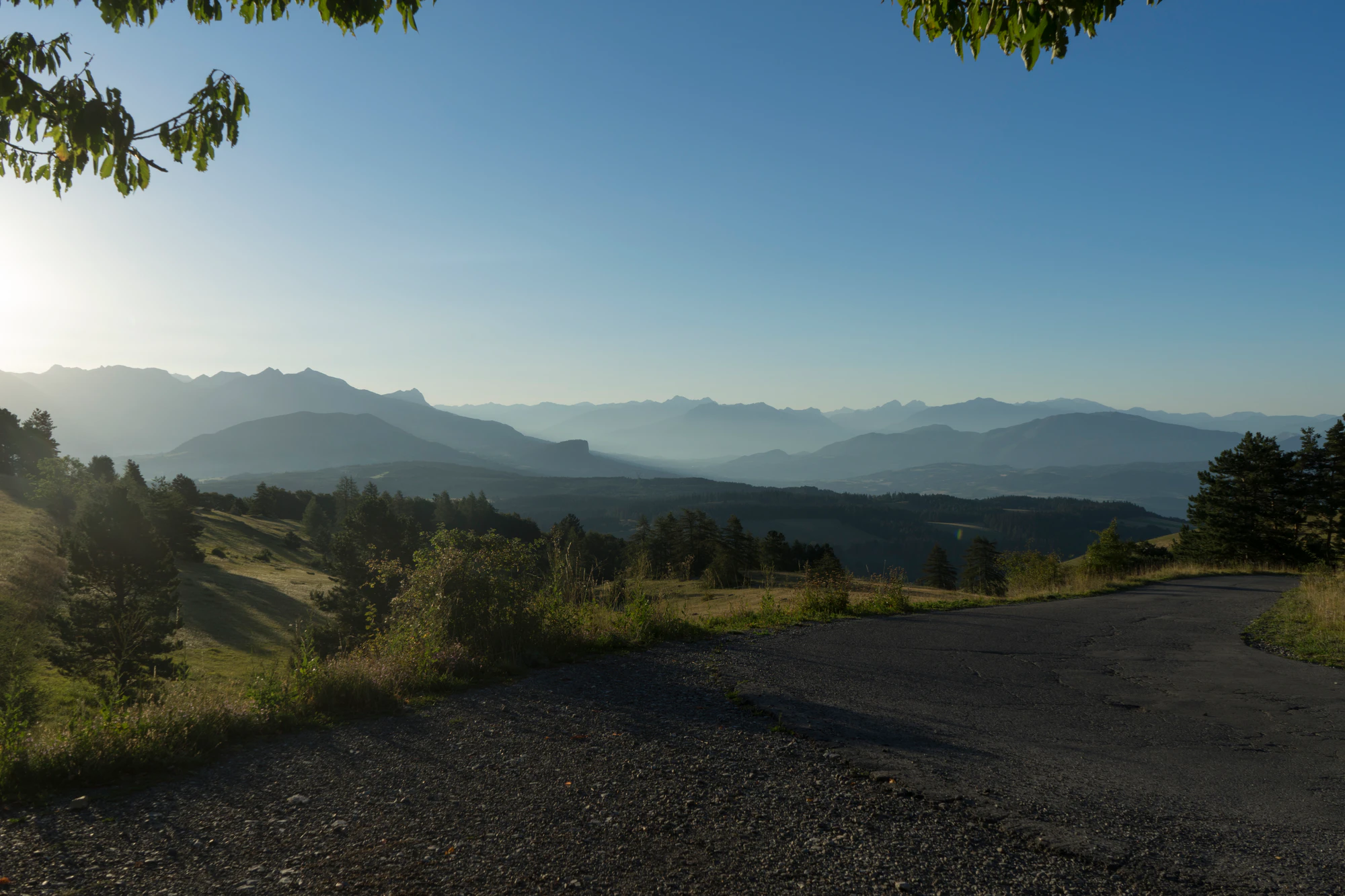 hazy mountains in the morning 081 — Скачать