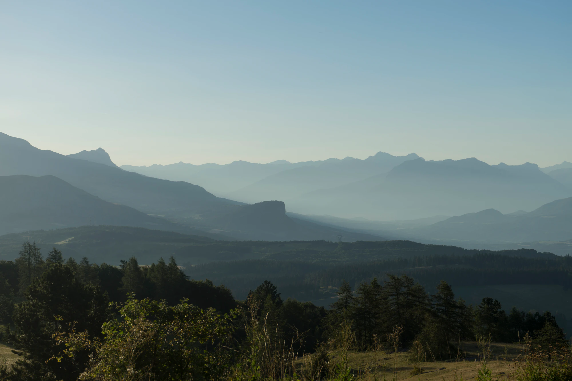 hazy mountains in the morning 083 — Descargar