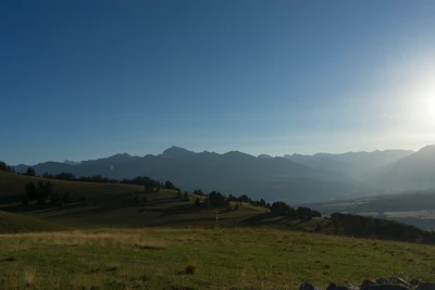 hazy mountains in the morning 084 — Descargar