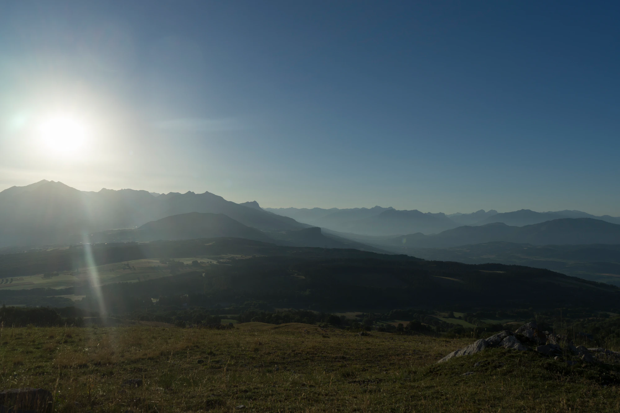 hazy mountains in the morning 086 — Скачать