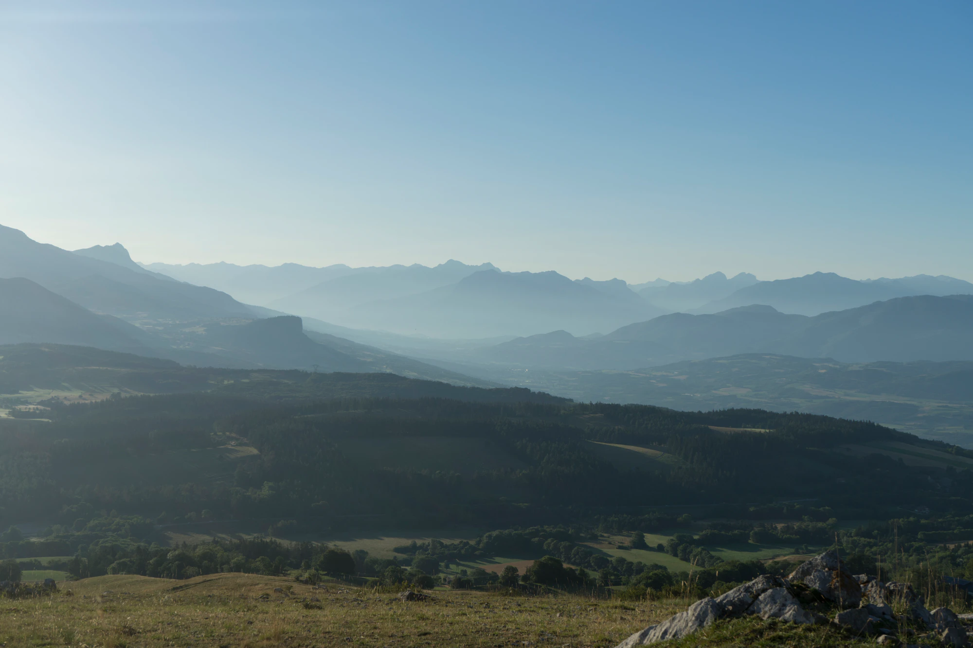 hazy mountains in the morning 092 — Скачать