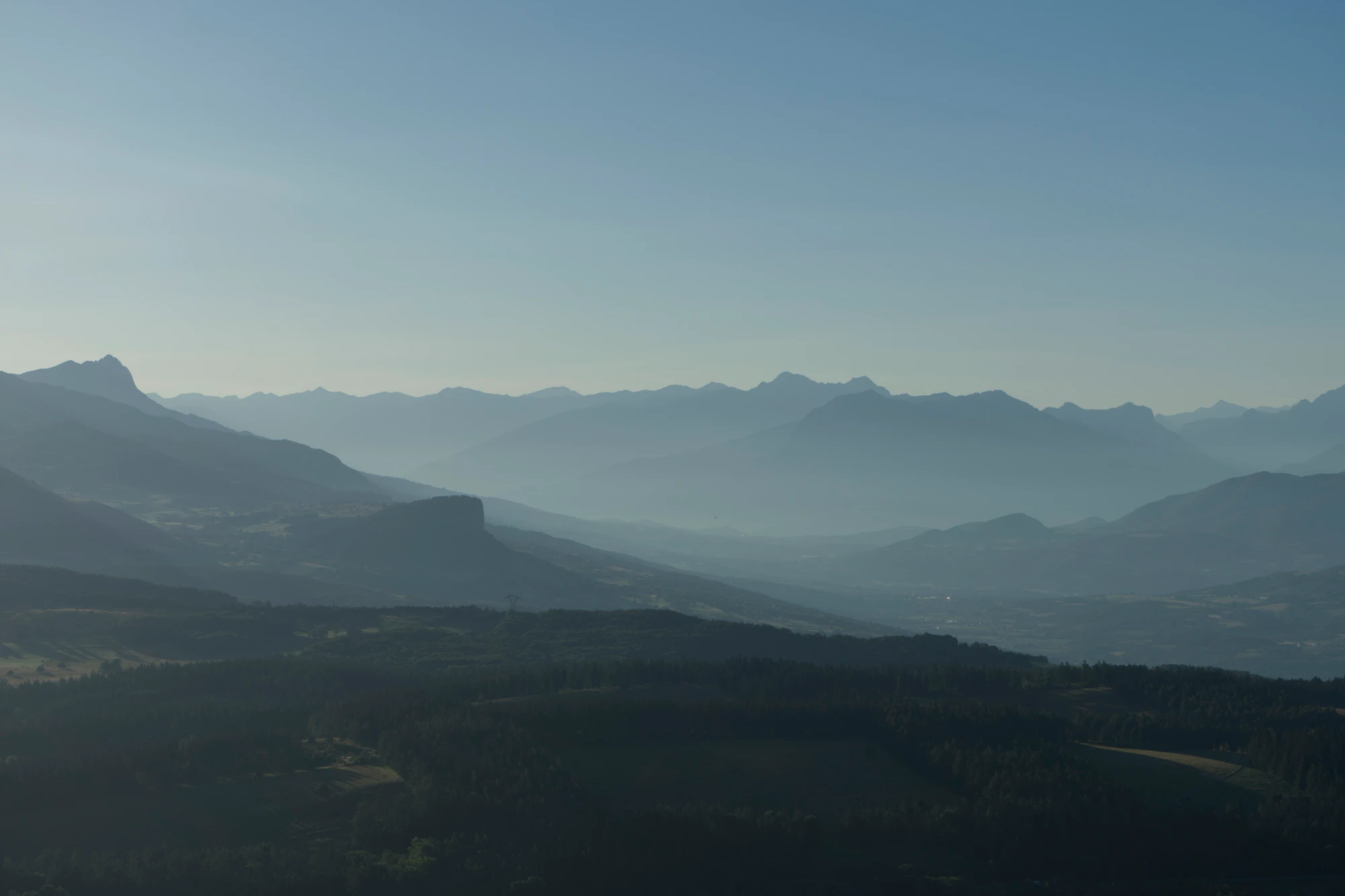 hazy mountains in the morning 093 — Скачать