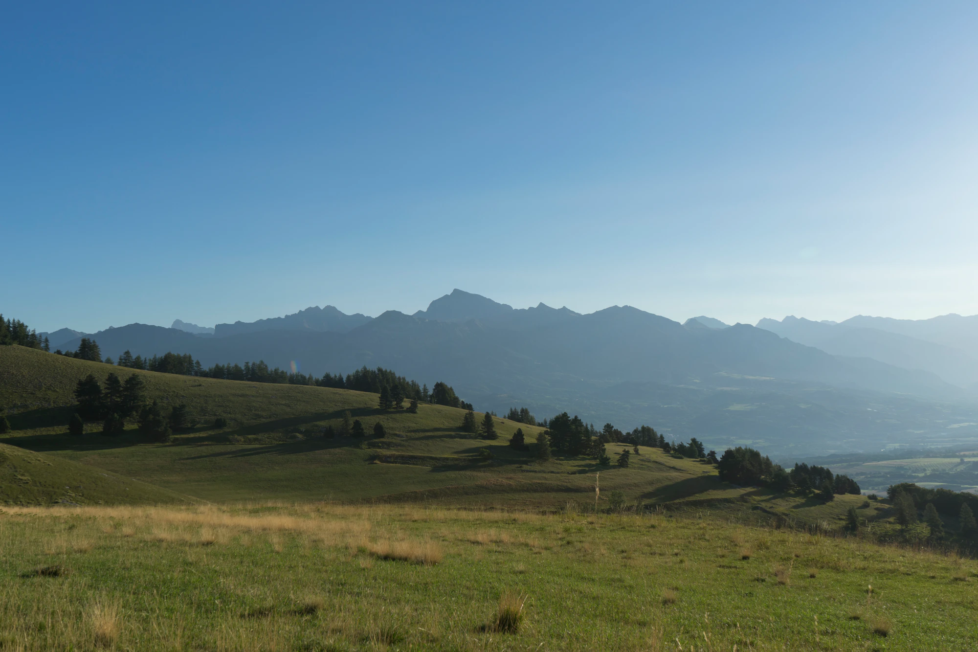 hazy mountains in the morning 102 — Скачать