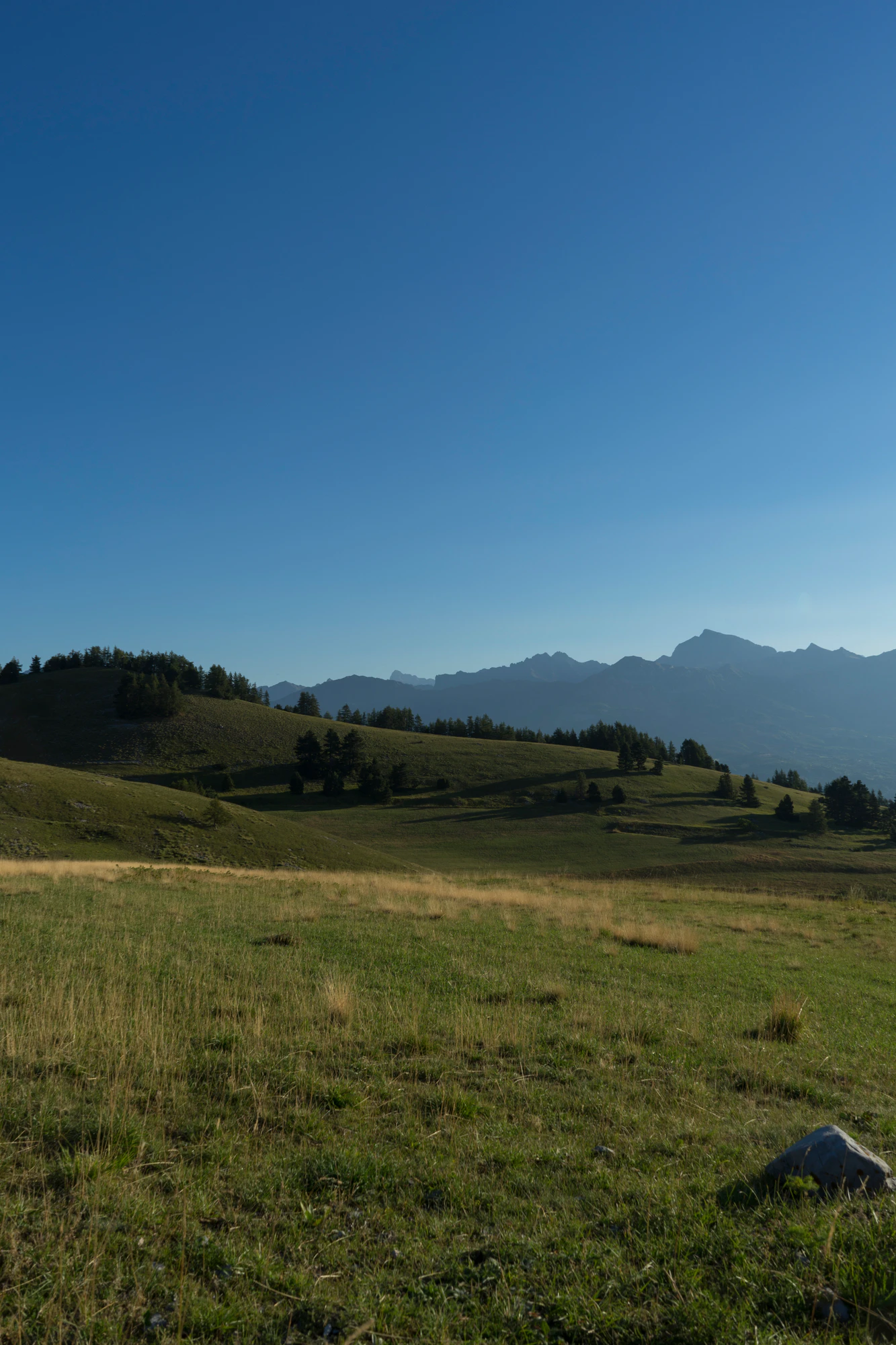 hazy mountains in the morning 103 — Скачать