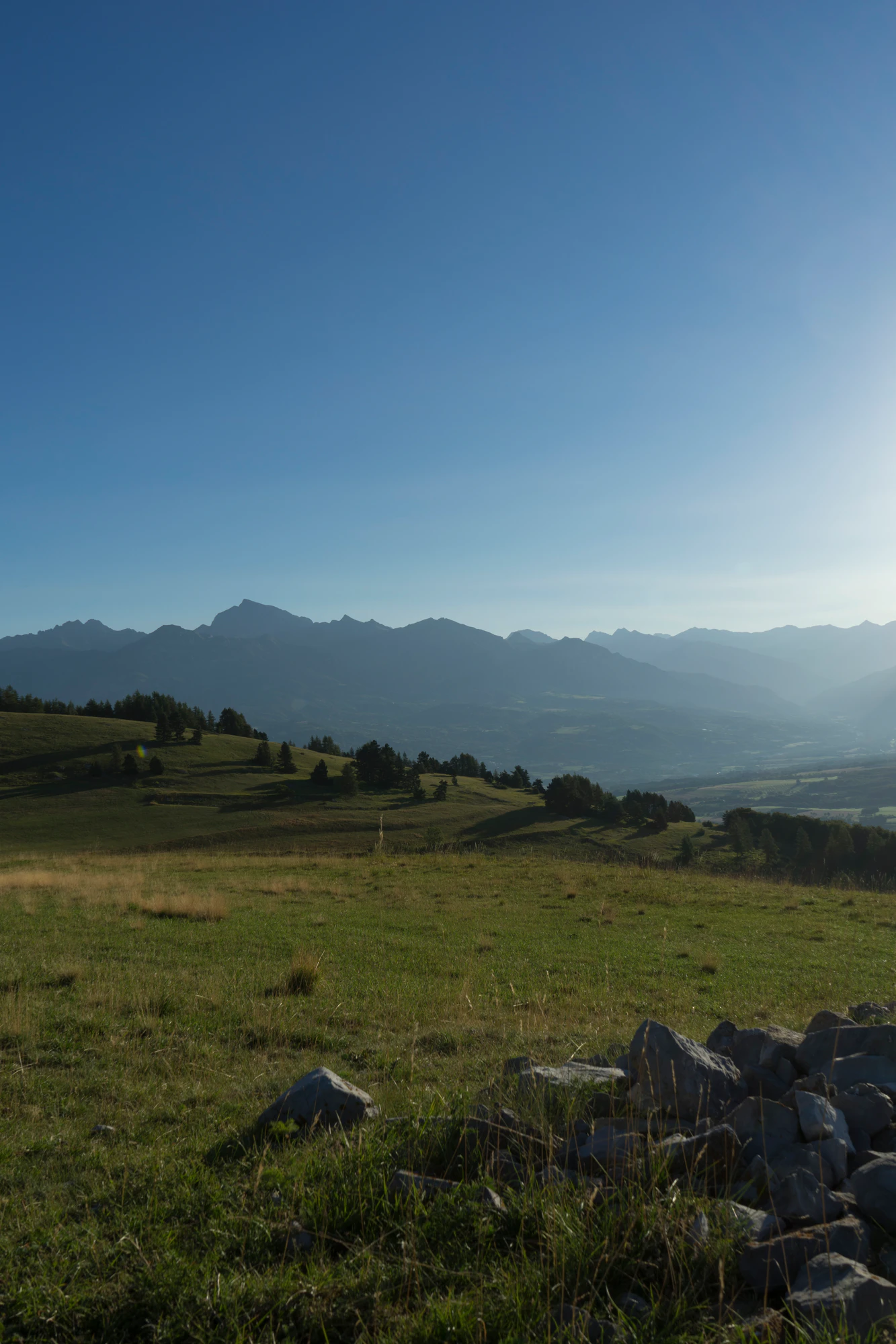 hazy mountains in the morning 104 — Скачать