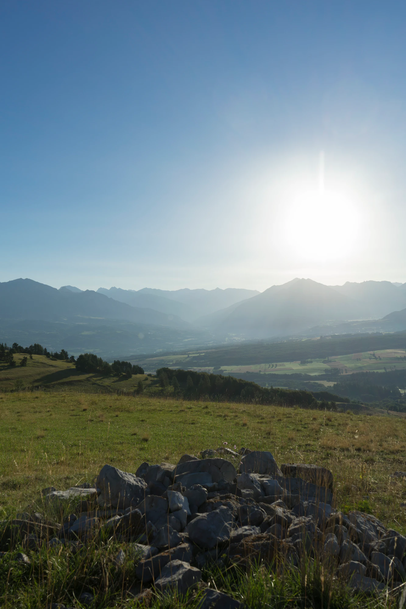 hazy mountains in the morning 105 — Скачать