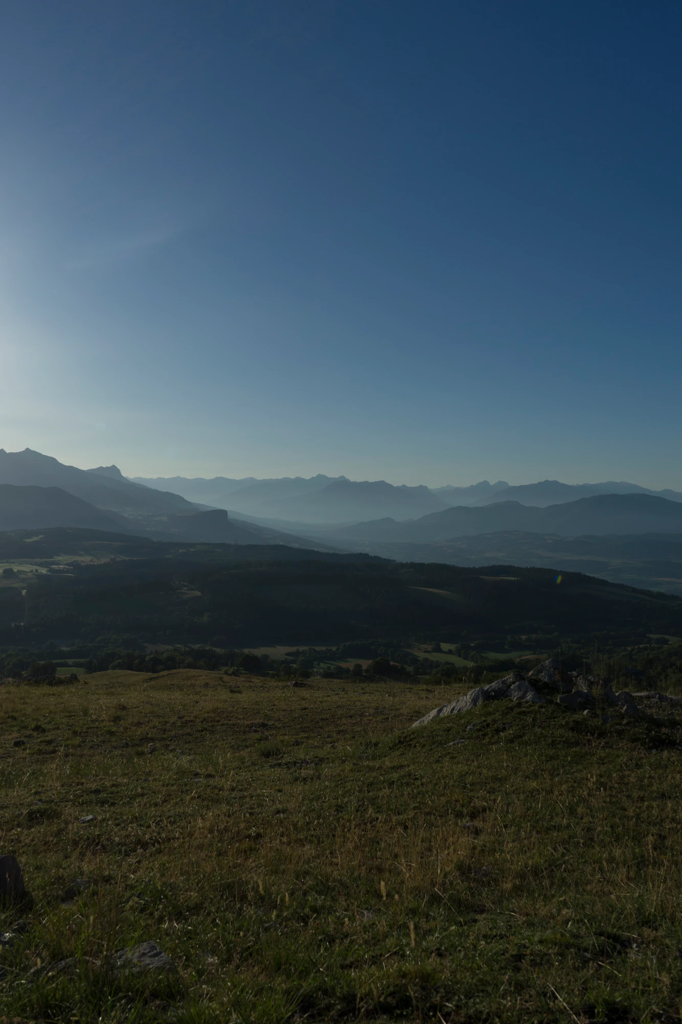 hazy mountains in the morning 107 — Скачать