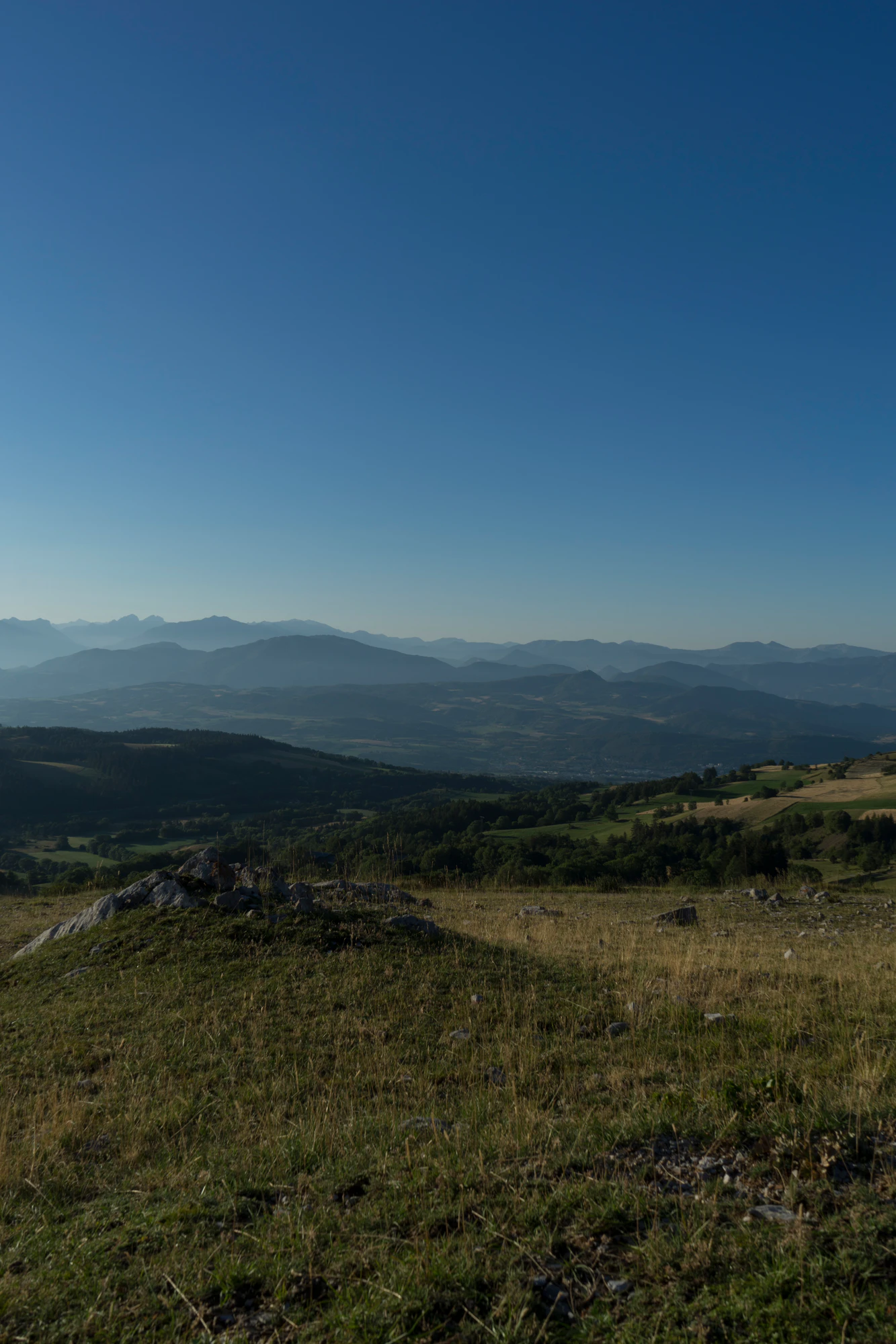 hazy mountains in the morning 108 — Скачать
