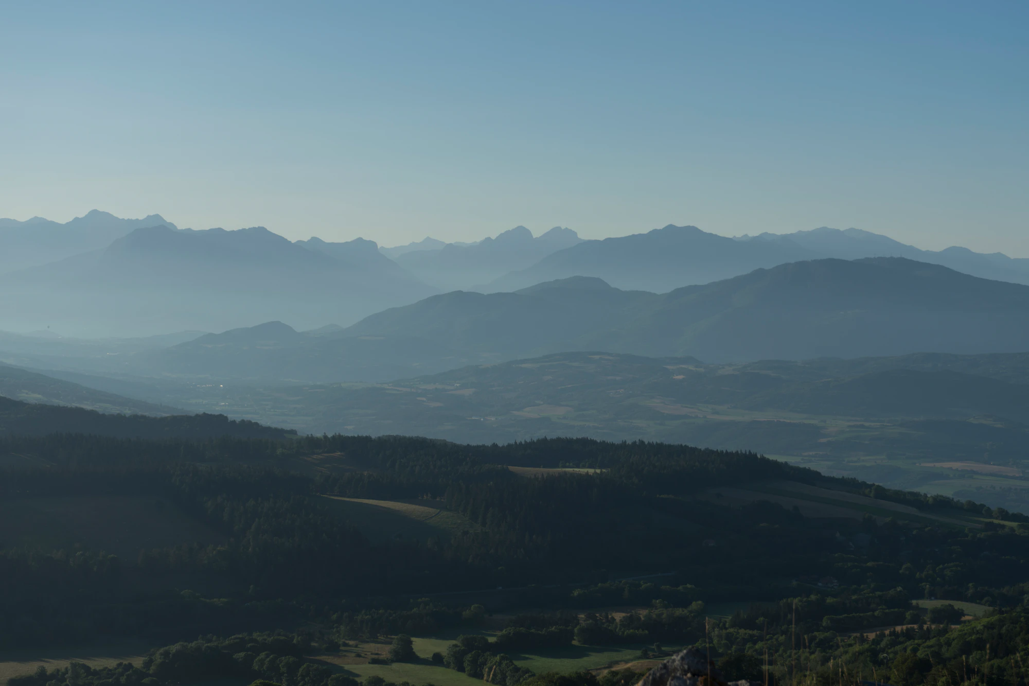 hazy mountains in the morning 114 — Скачать