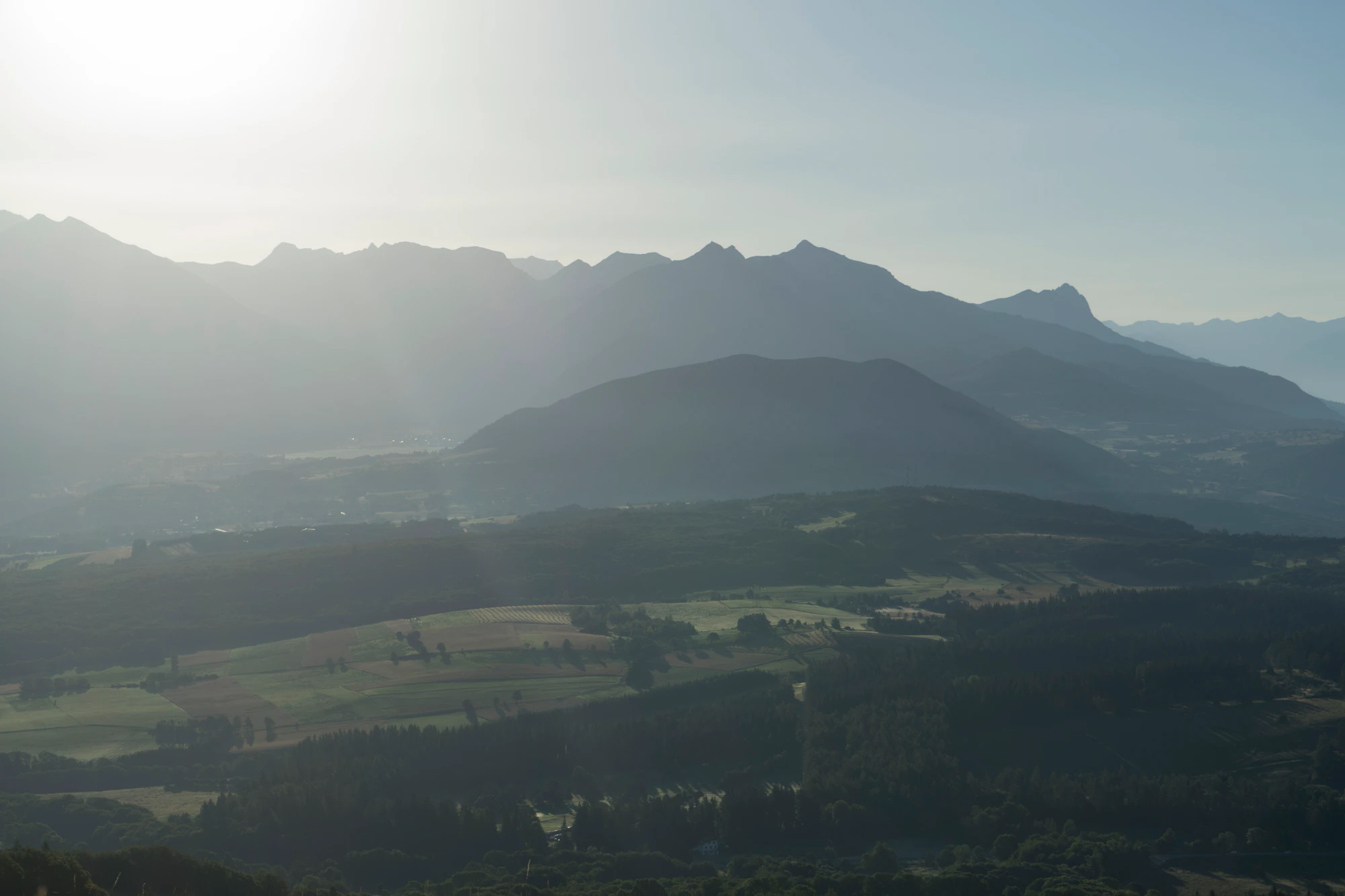 hazy mountains in the morning 116 — Скачать