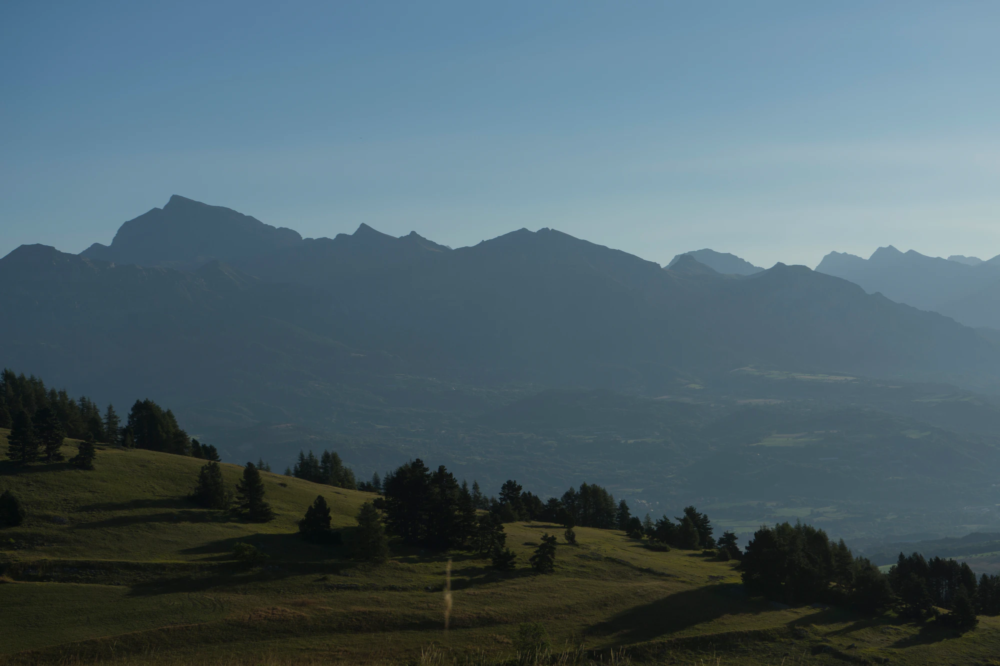 hazy mountains in the morning 118 — Скачать