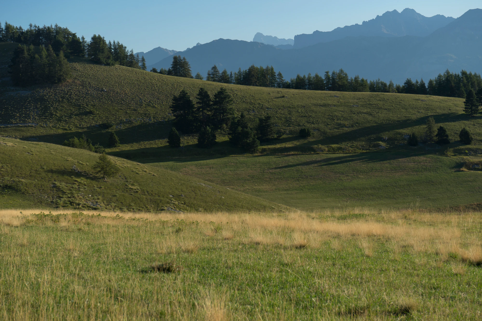 hazy mountains in the morning 119 — Скачать
