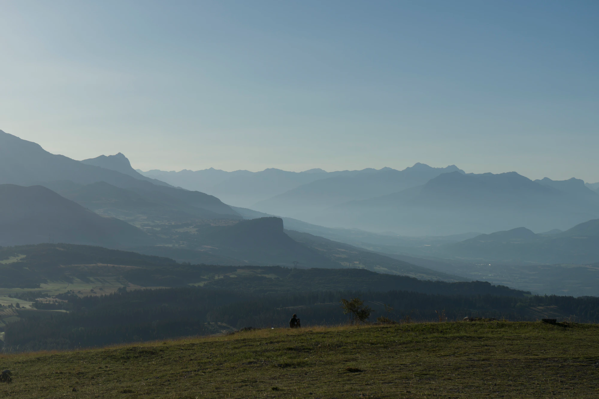 hazy mountains in the morning 120 — Скачать