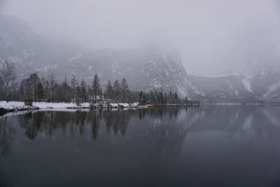 mountain lake medieval town 041 — Descargar