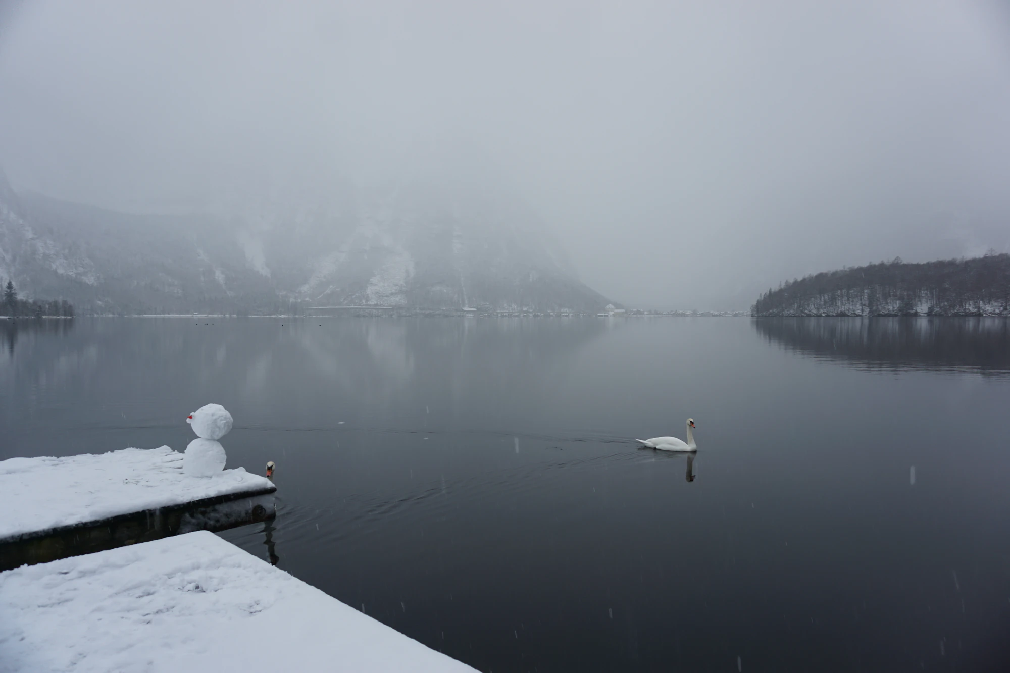 mountain lake medieval town 042 — Descargar