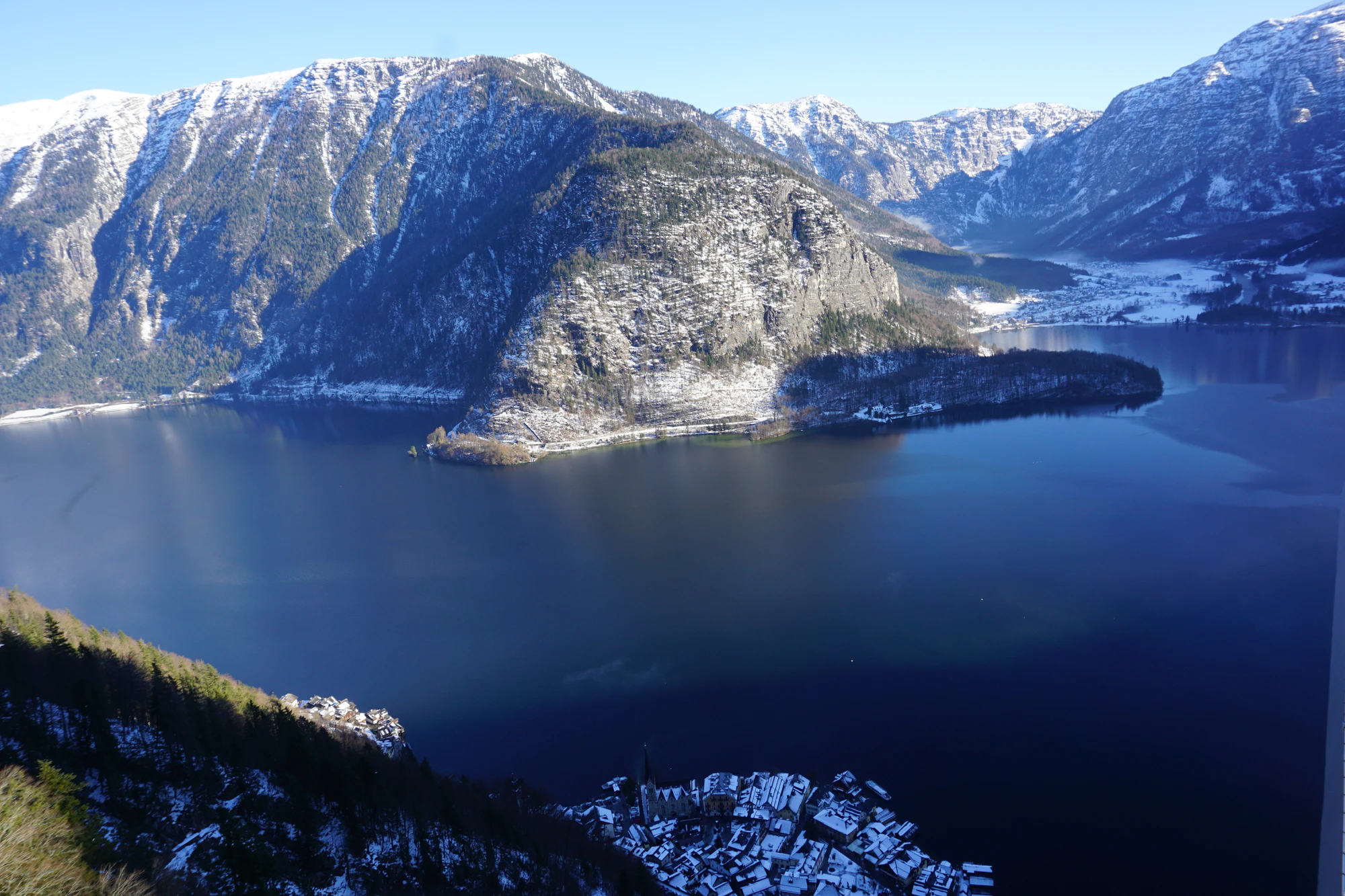 mountain lake medieval town 057 — Descargar