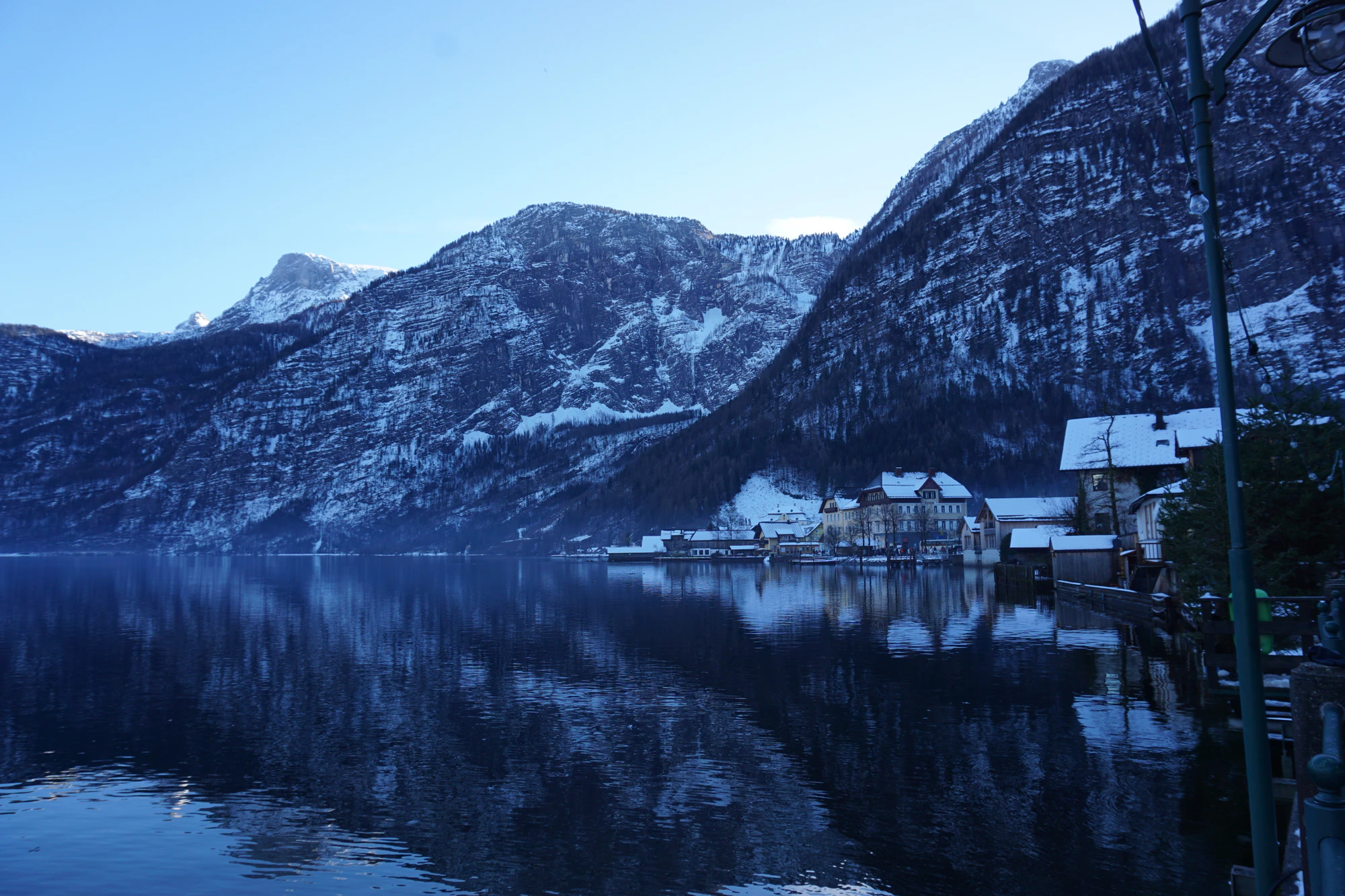 mountain lake medieval town 063 — Descargar