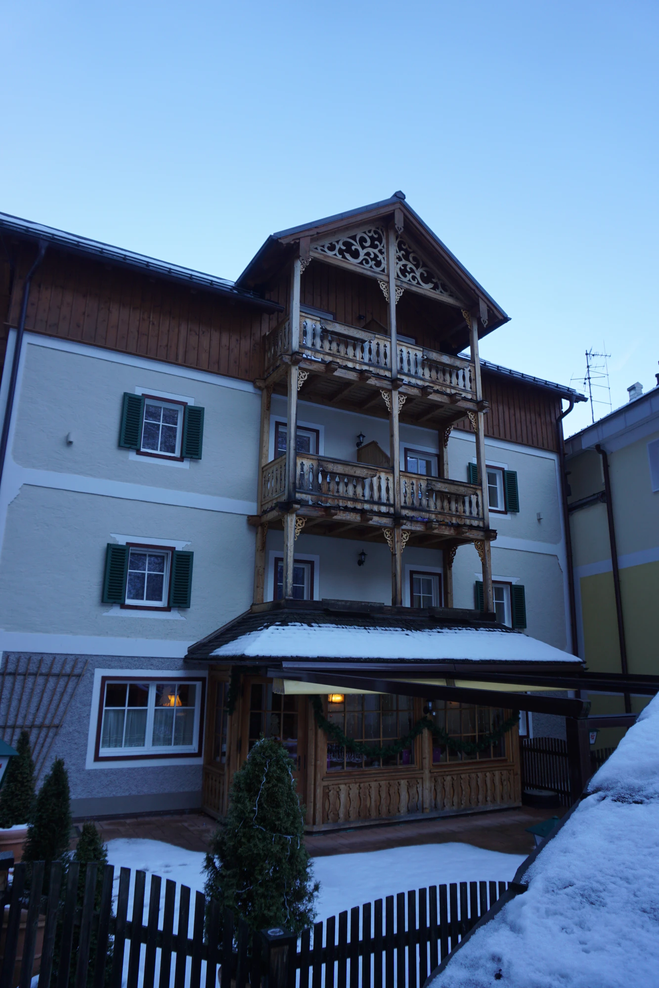 mountain lake medieval town 083 — Скачать