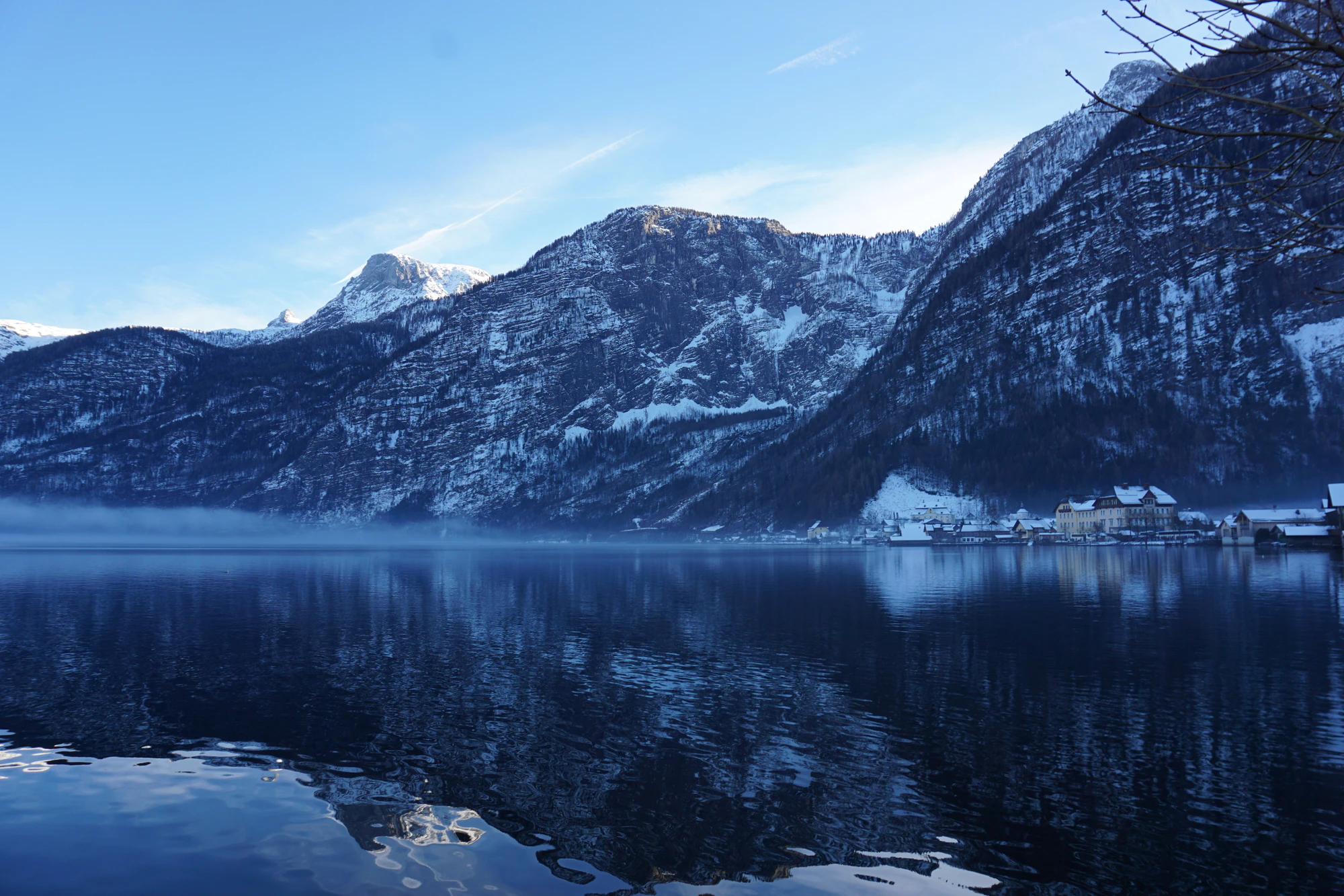 mountain lake medieval town 104 — Скачать