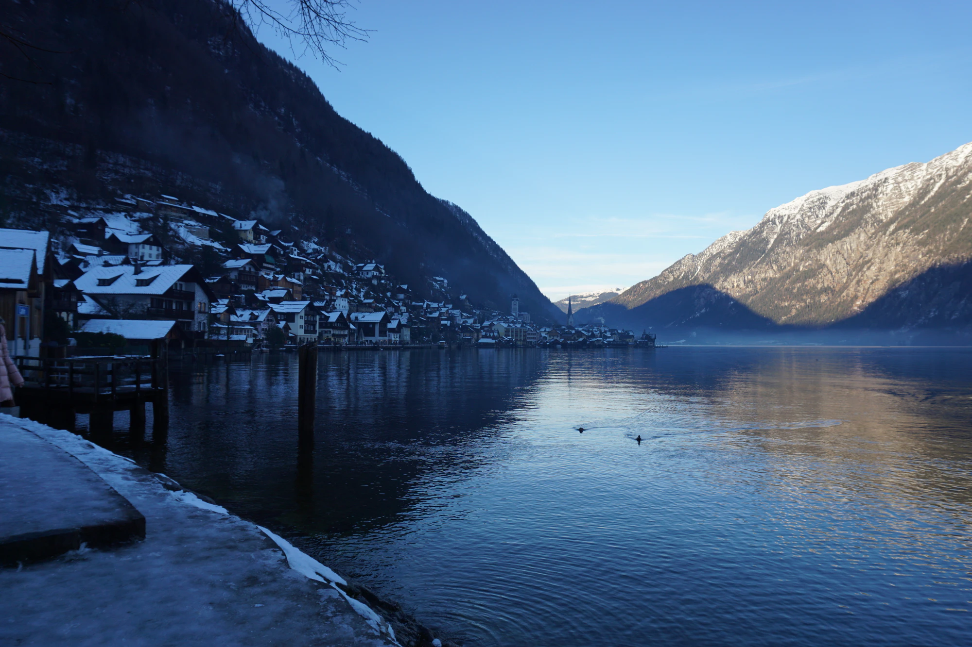 mountain lake medieval town 106 — Descargar