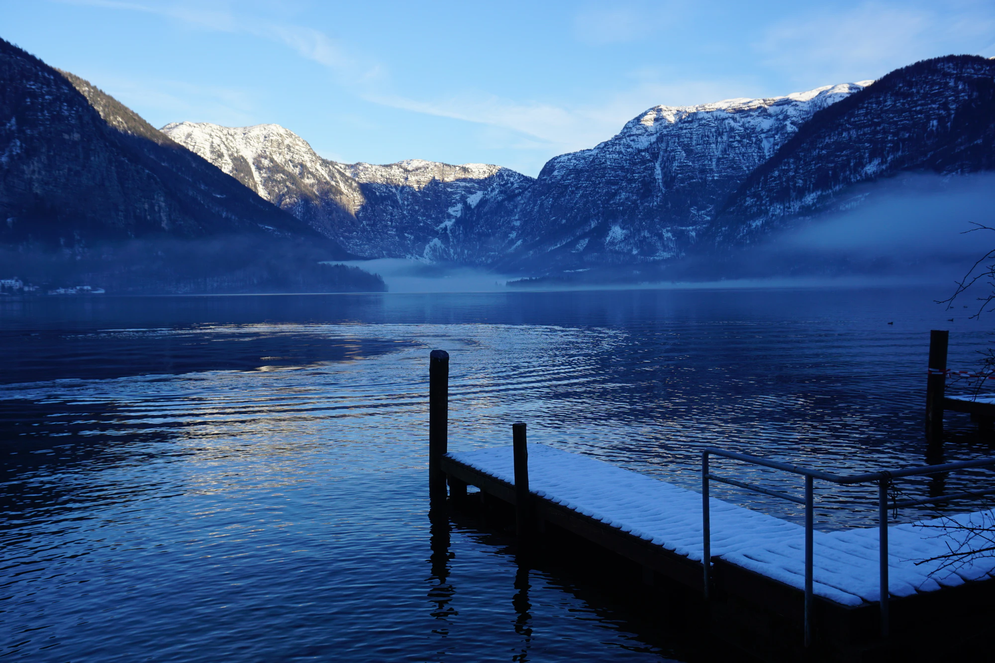 mountain lake medieval town 108 — Скачать