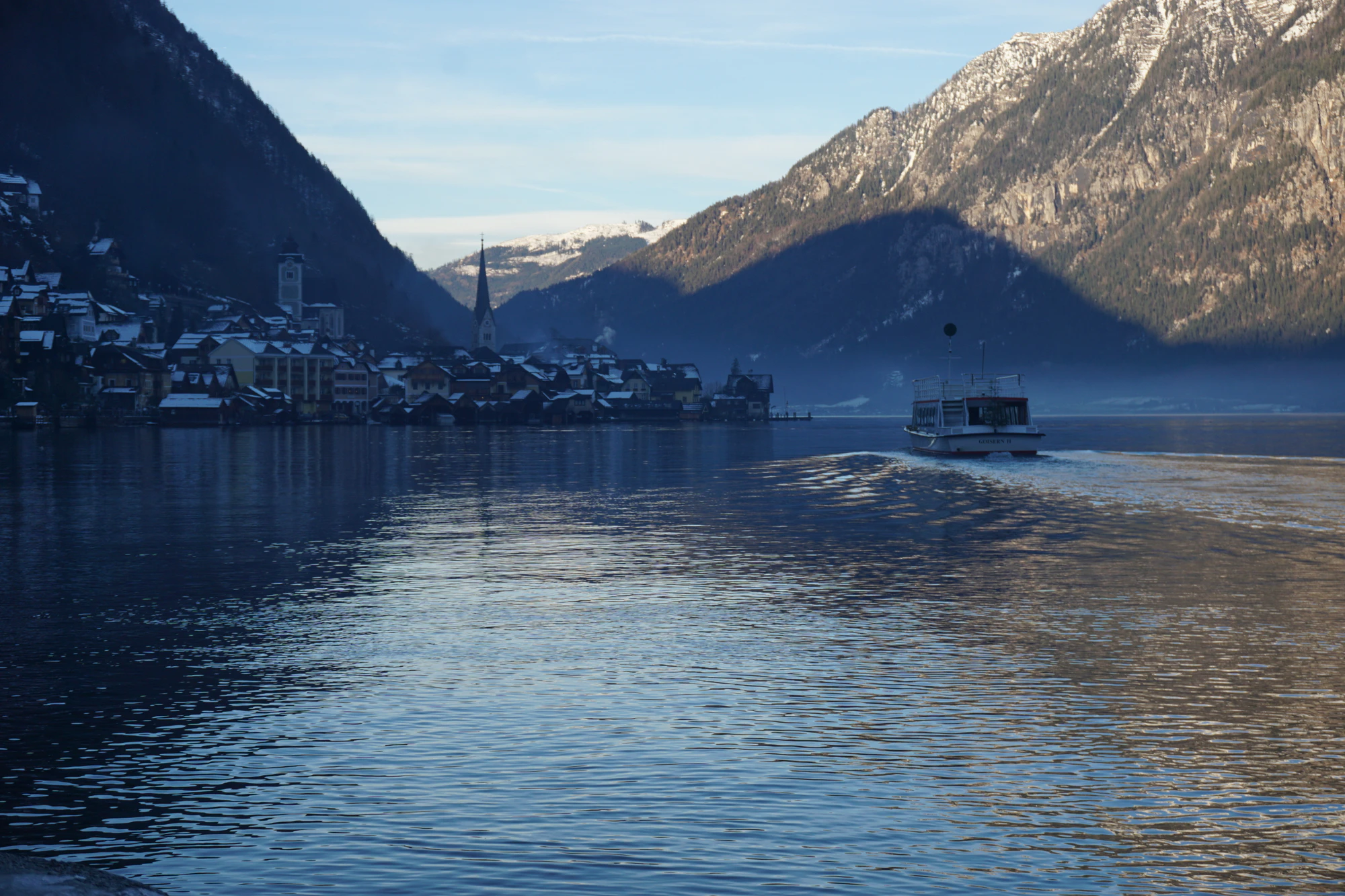 mountain lake medieval town 109 — Скачать