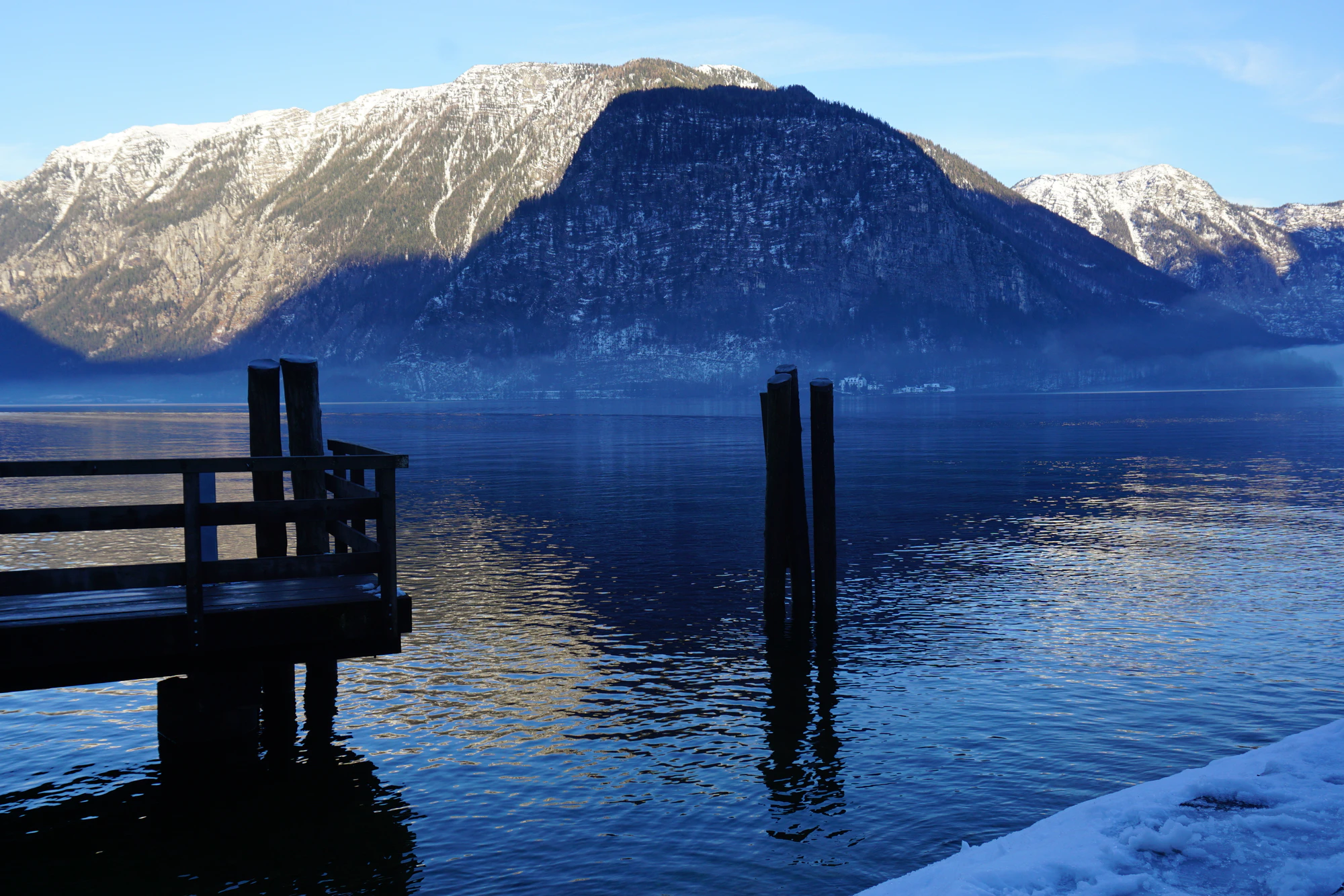 mountain lake medieval town 112 — Скачать