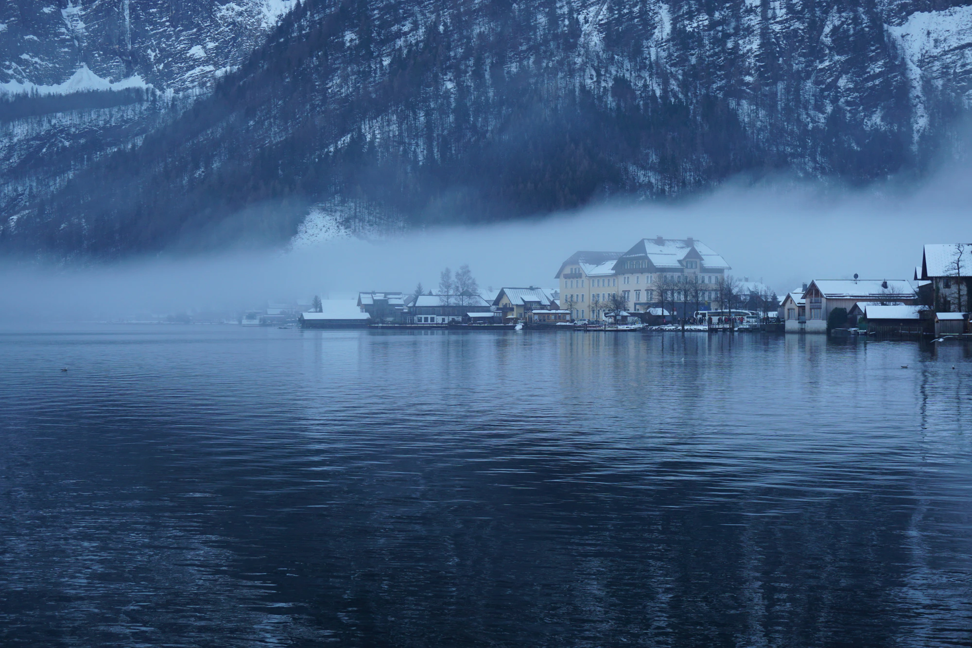 mountain lake medieval town 114 — Скачать