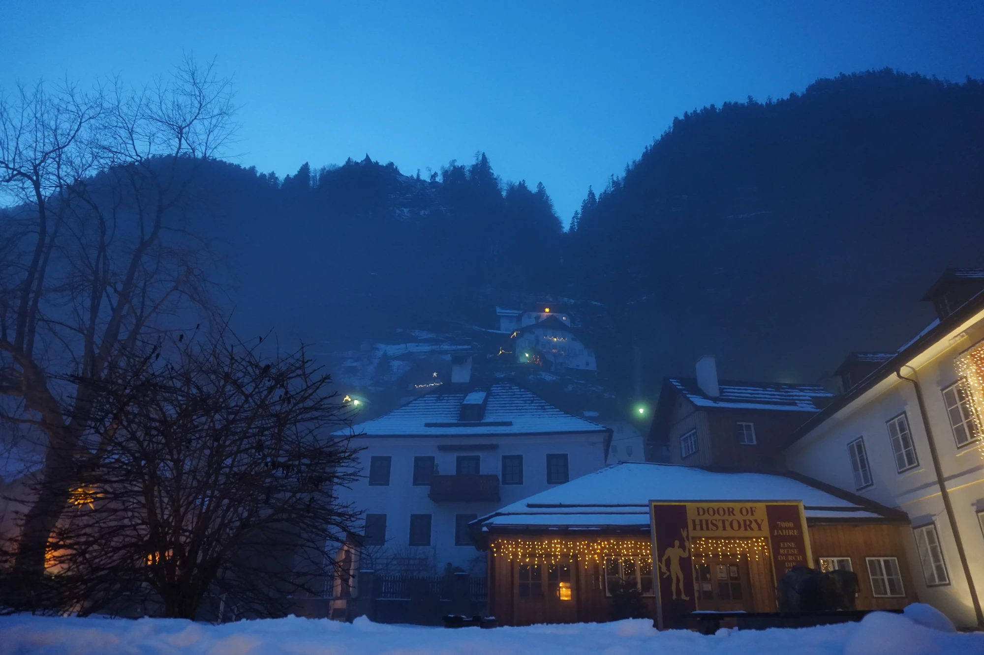 mountain lake medieval town 116 — Скачать