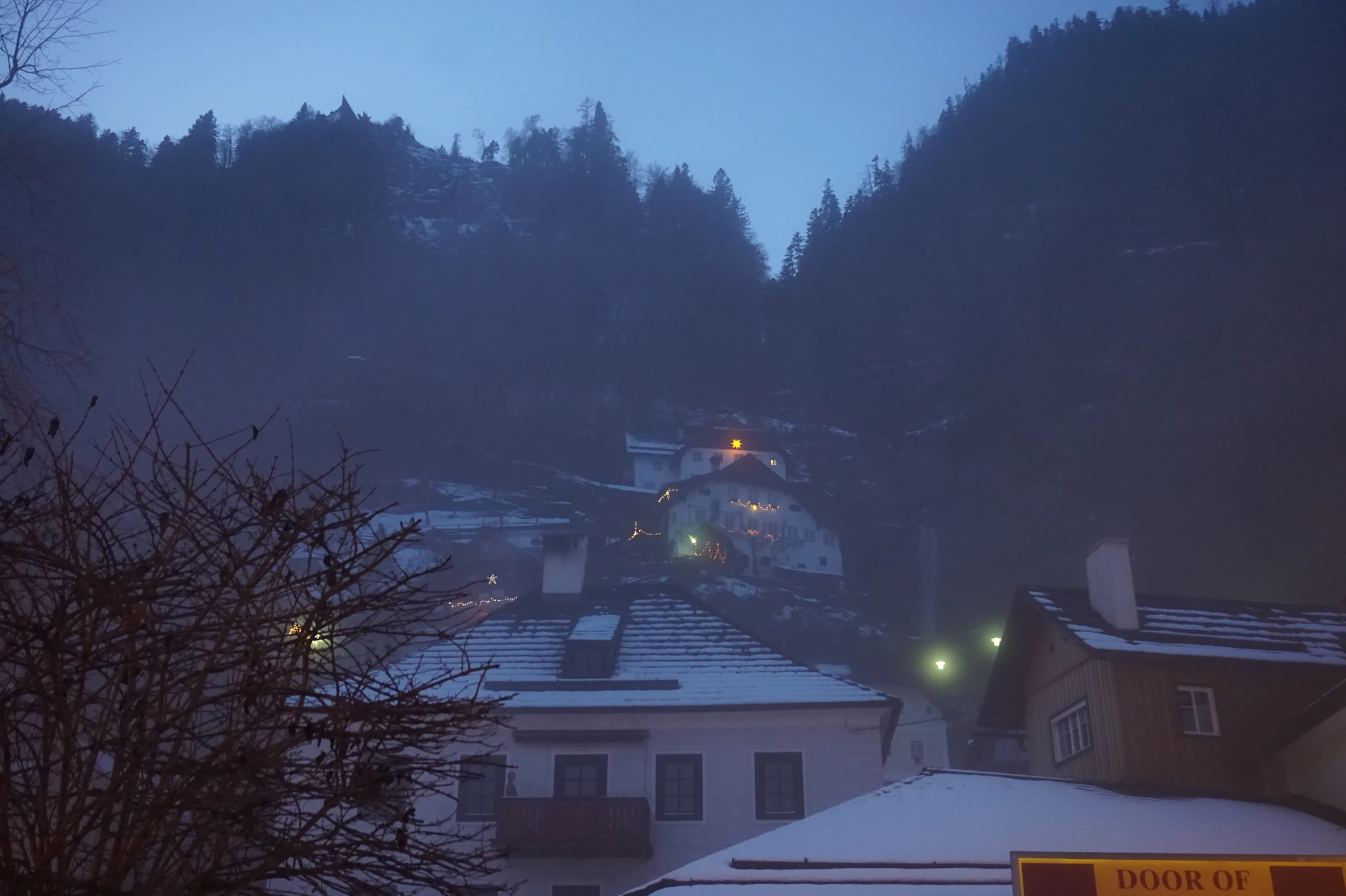 mountain lake medieval town 117 — Скачать