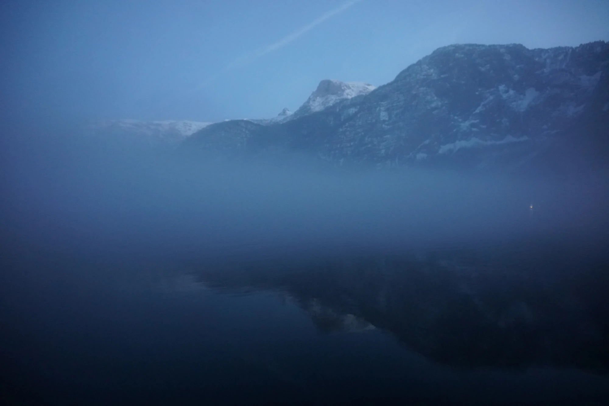 mountain lake medieval town 124 — Descargar