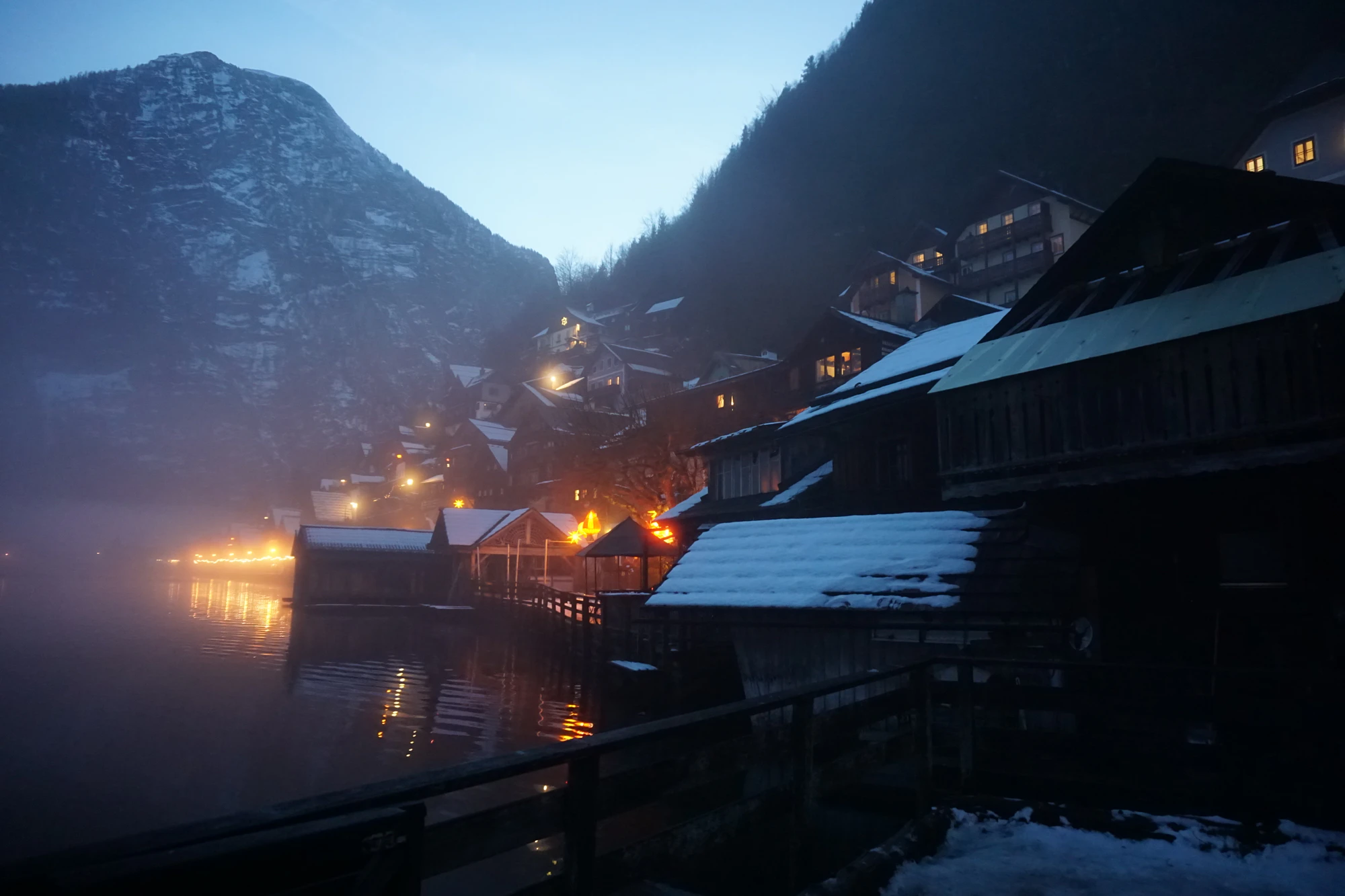 mountain lake medieval town 129 — Скачать