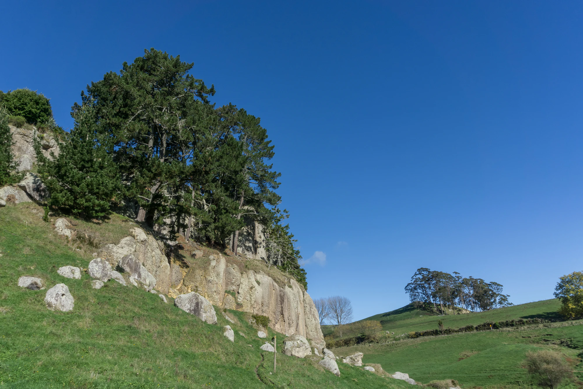 porous limestone cliffs 008 — Descargar