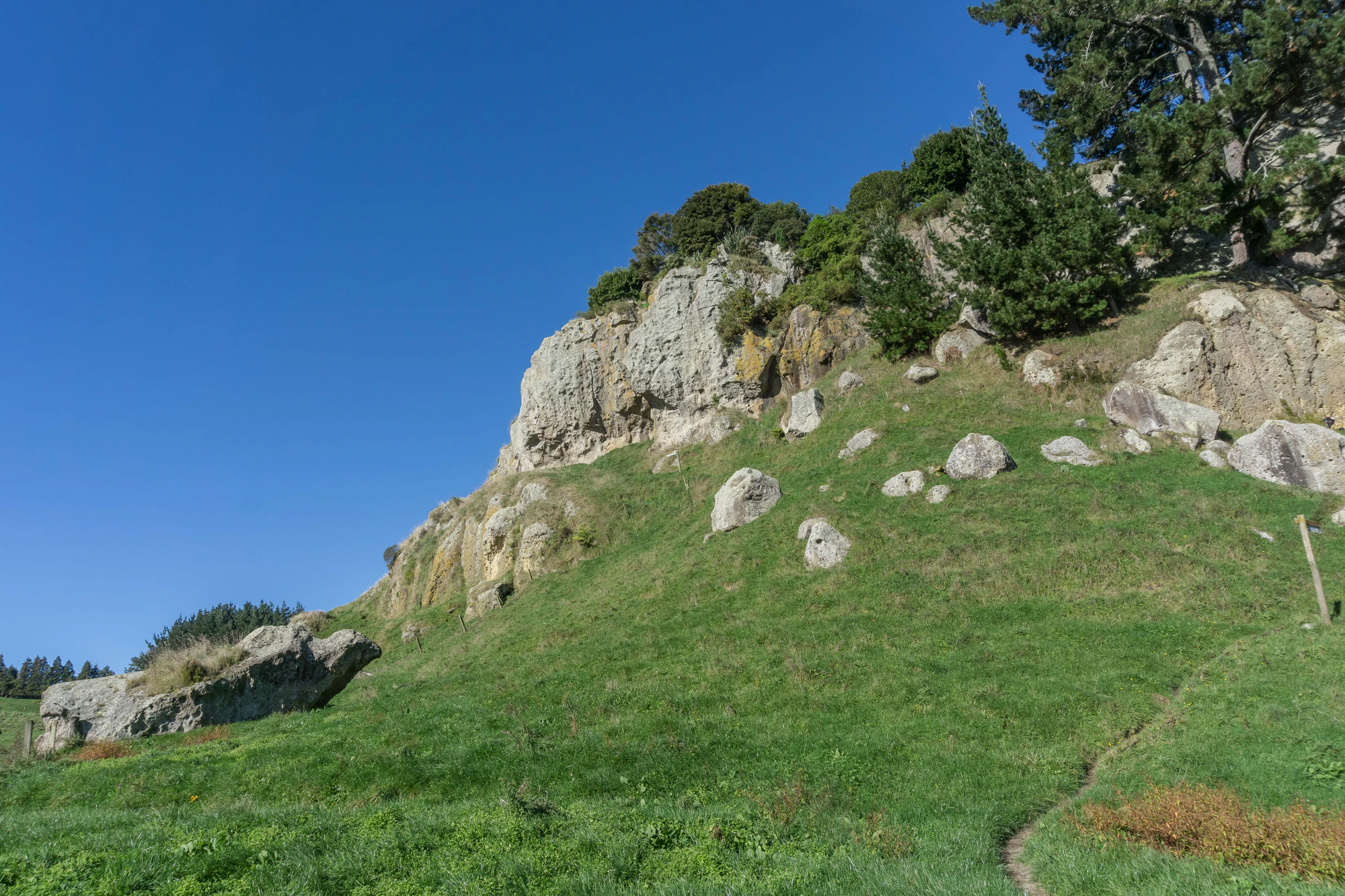 porous limestone cliffs 009 — Descargar