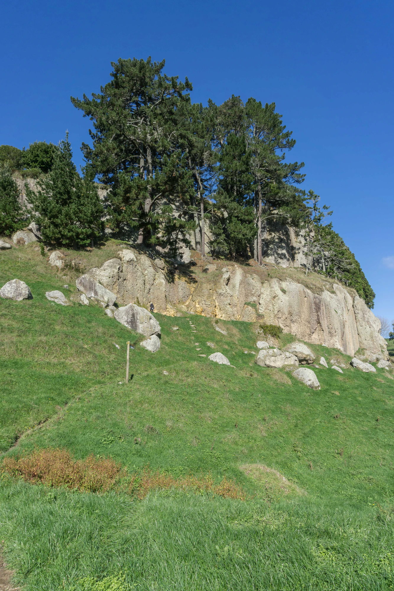 porous limestone cliffs 010 — Скачать
