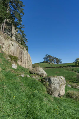 porous limestone cliffs 012 — Скачать