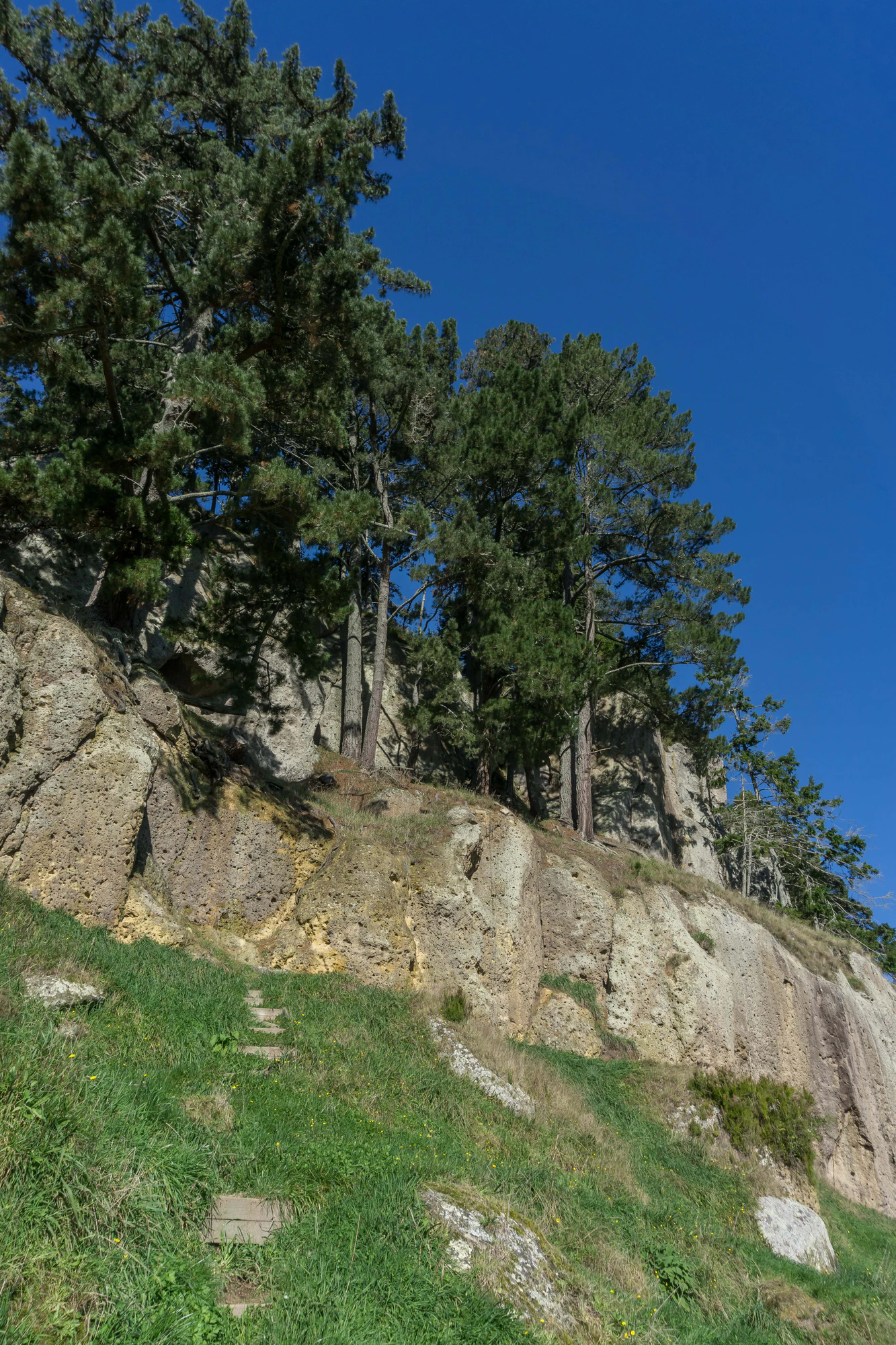 porous limestone cliffs 013 — Descargar
