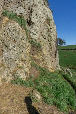 porous limestone cliffs 018 — Descargar