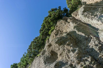porous limestone cliffs 031 — Скачать